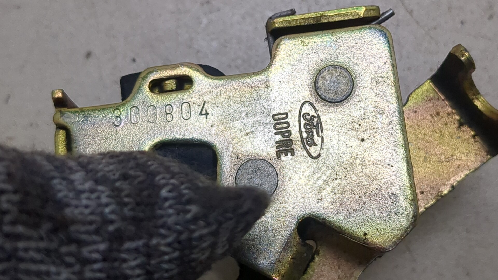 Замок двери задней левой