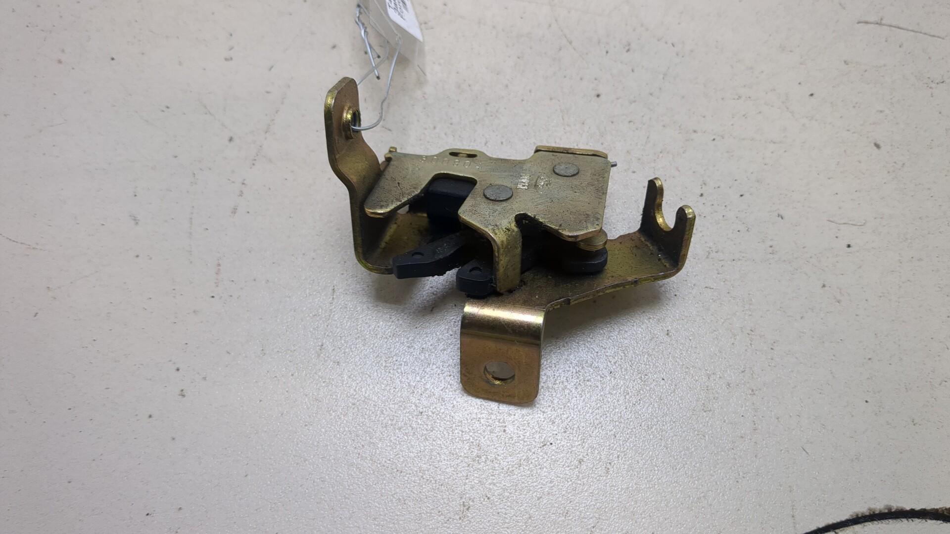 Замок двери задней левой