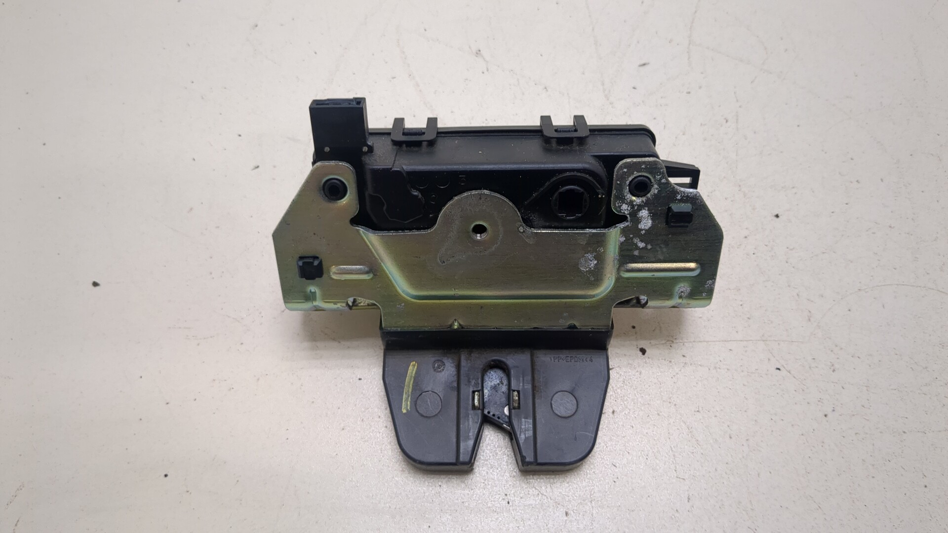 Замок багажника