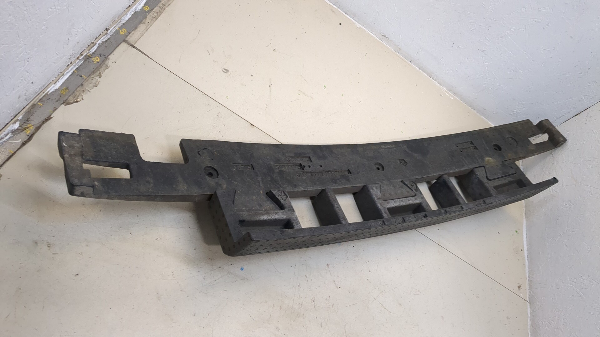 Усилитель заднего бампера