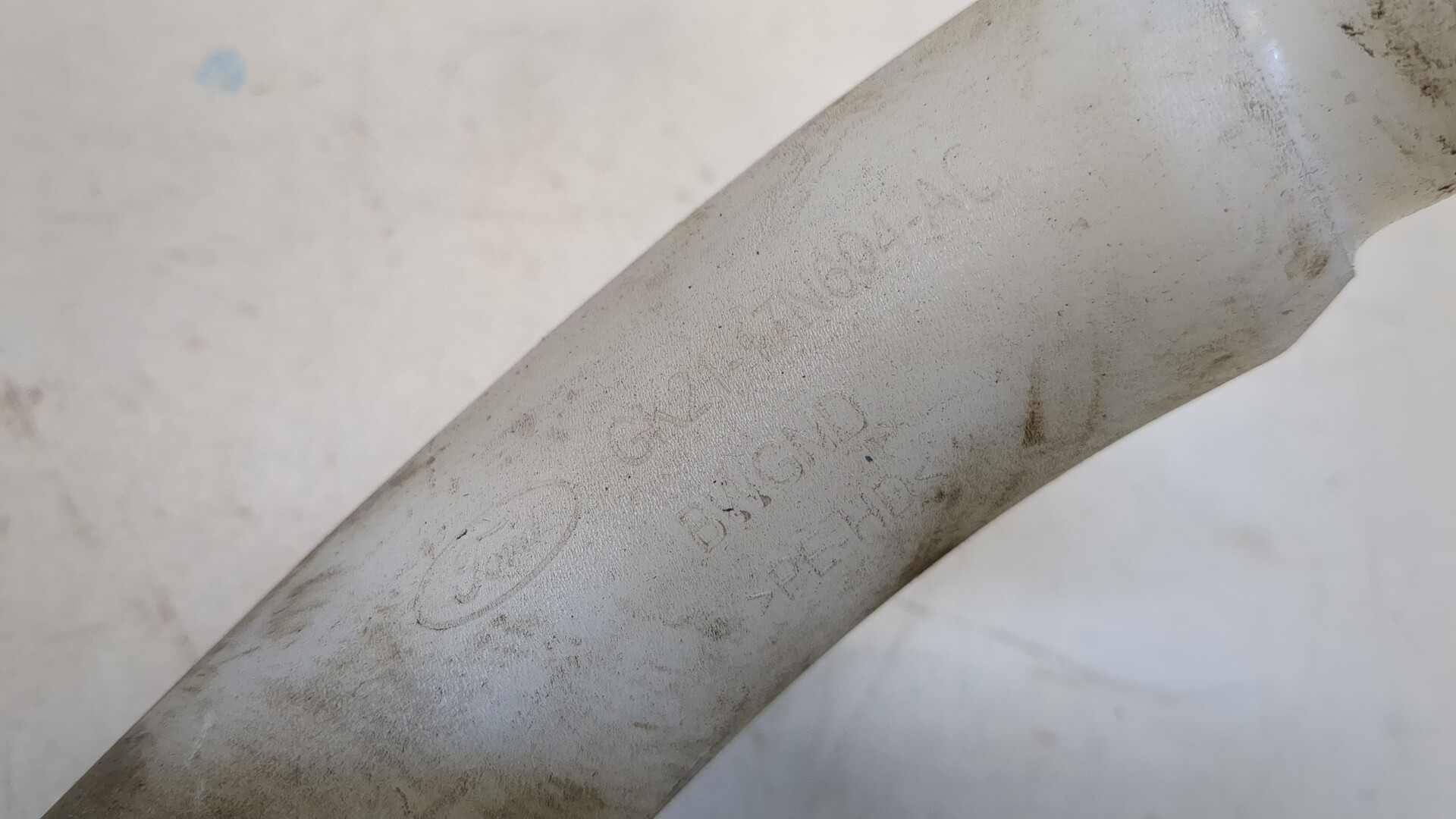 Горловина бачка омывателя