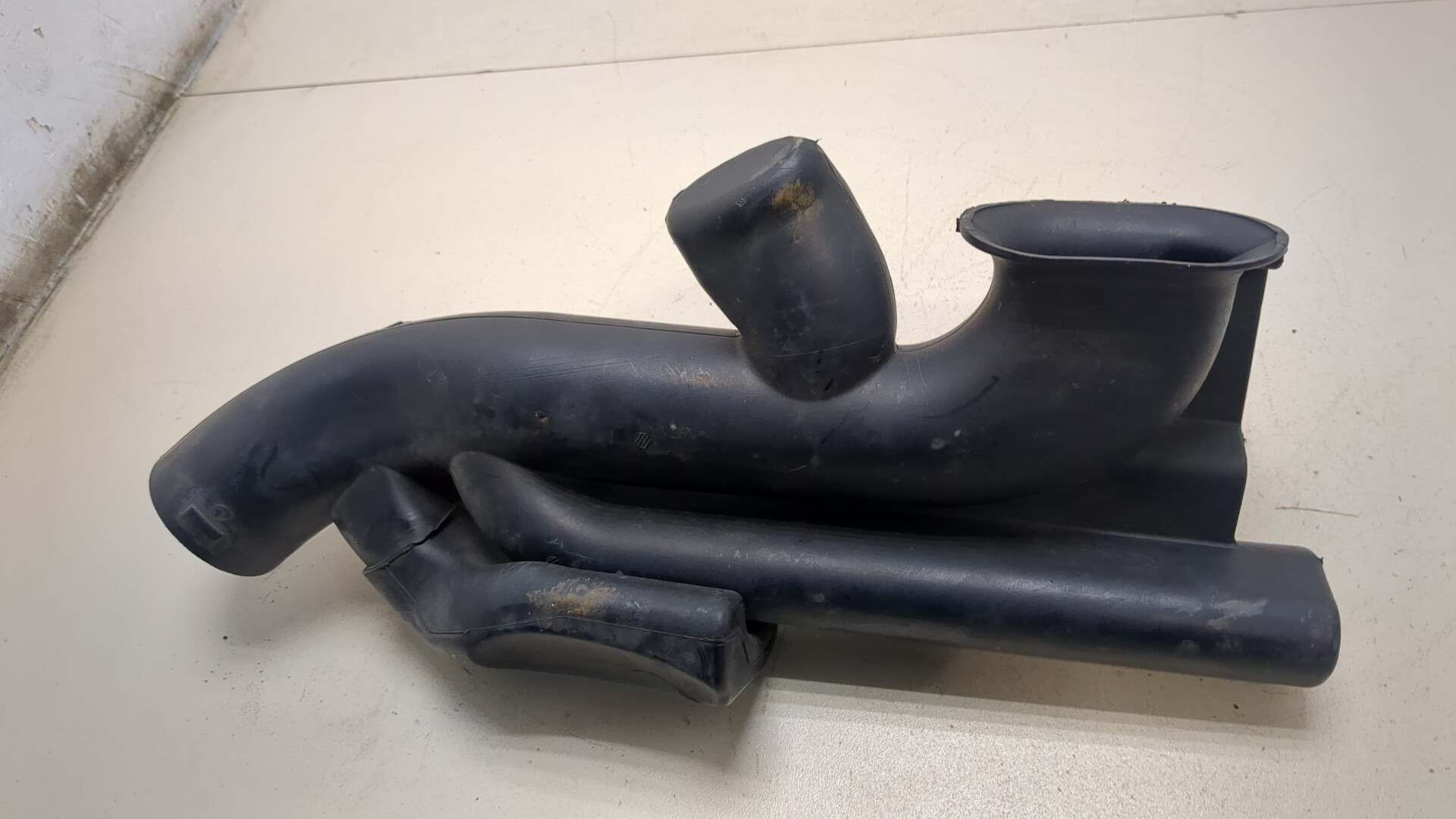 Резонатор воздушного фильтра