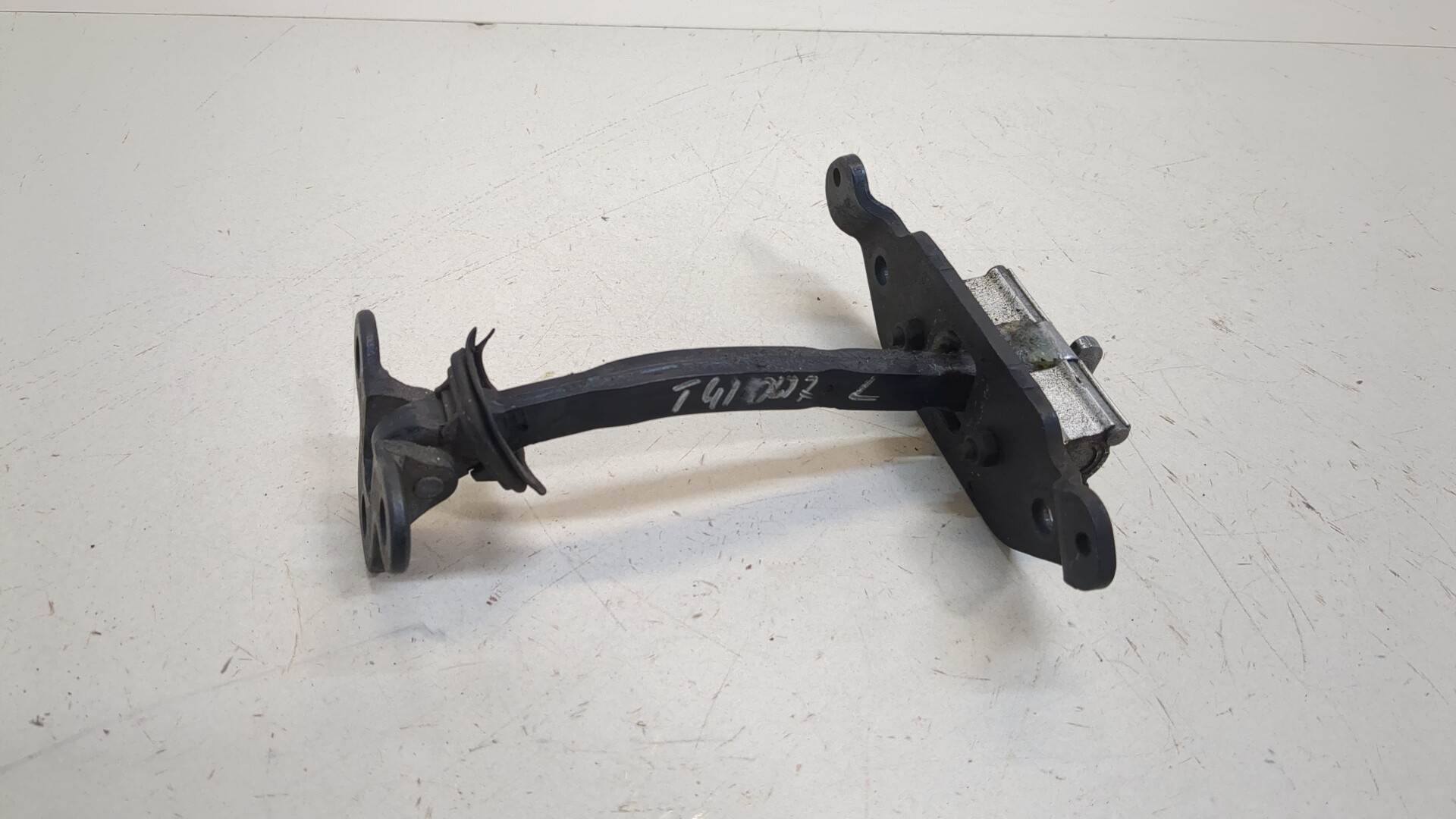 Ограничитель двери