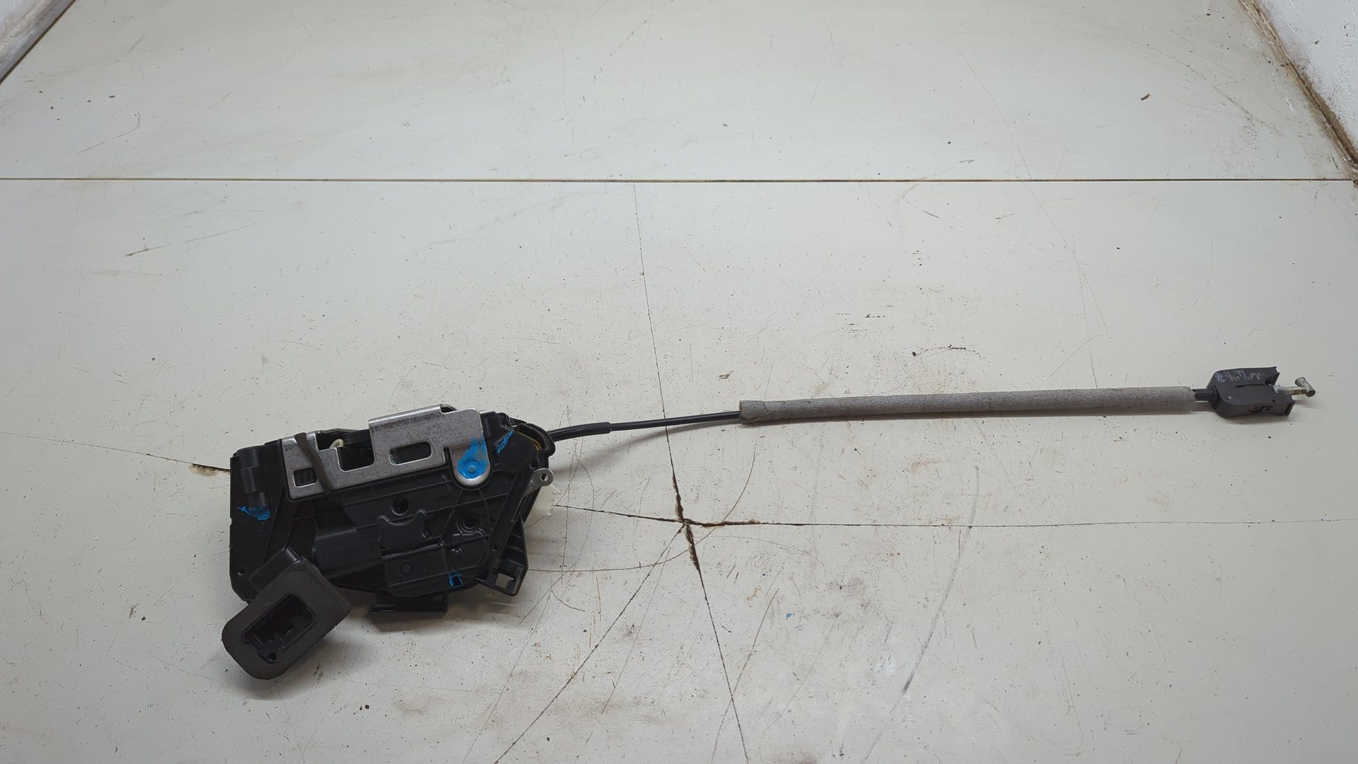 Замок двери передней правой