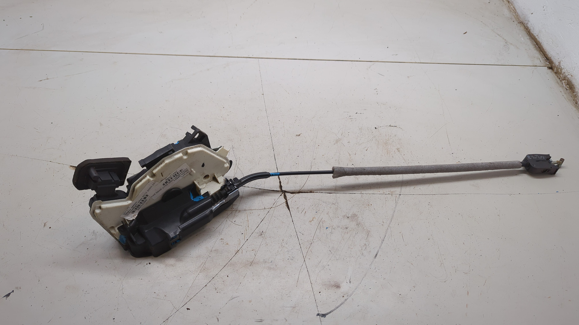 Замок двери передней правой