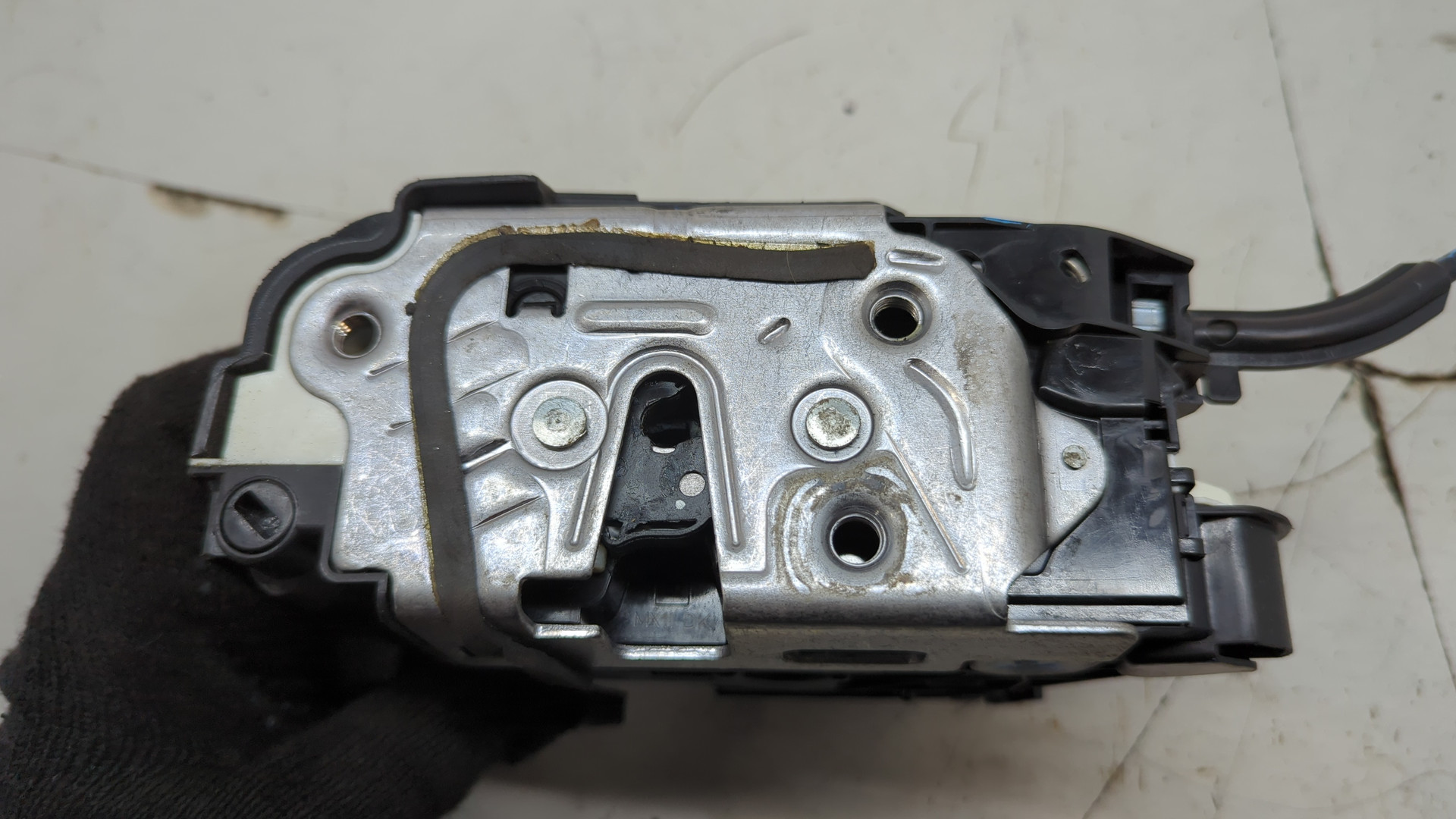 Замок двери передней правой