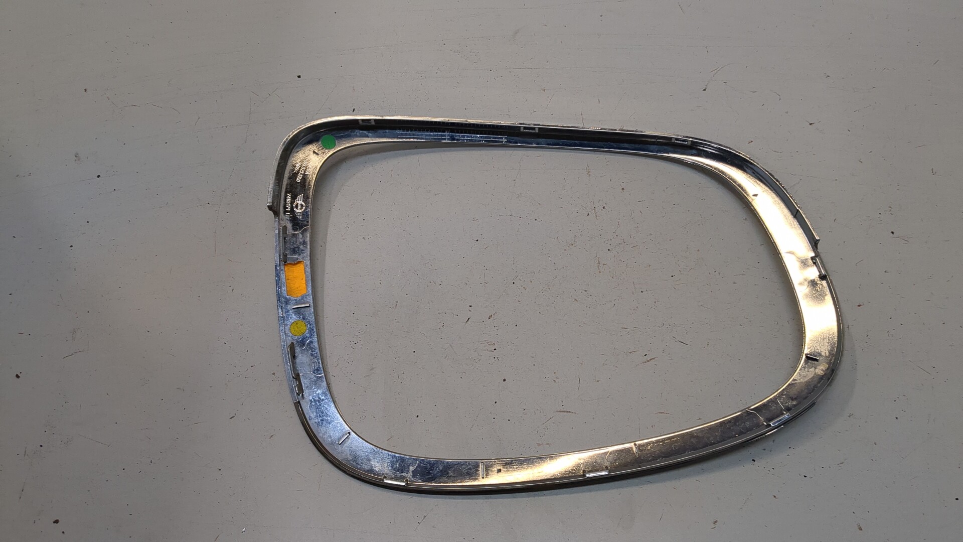 Планка под фонарь левая