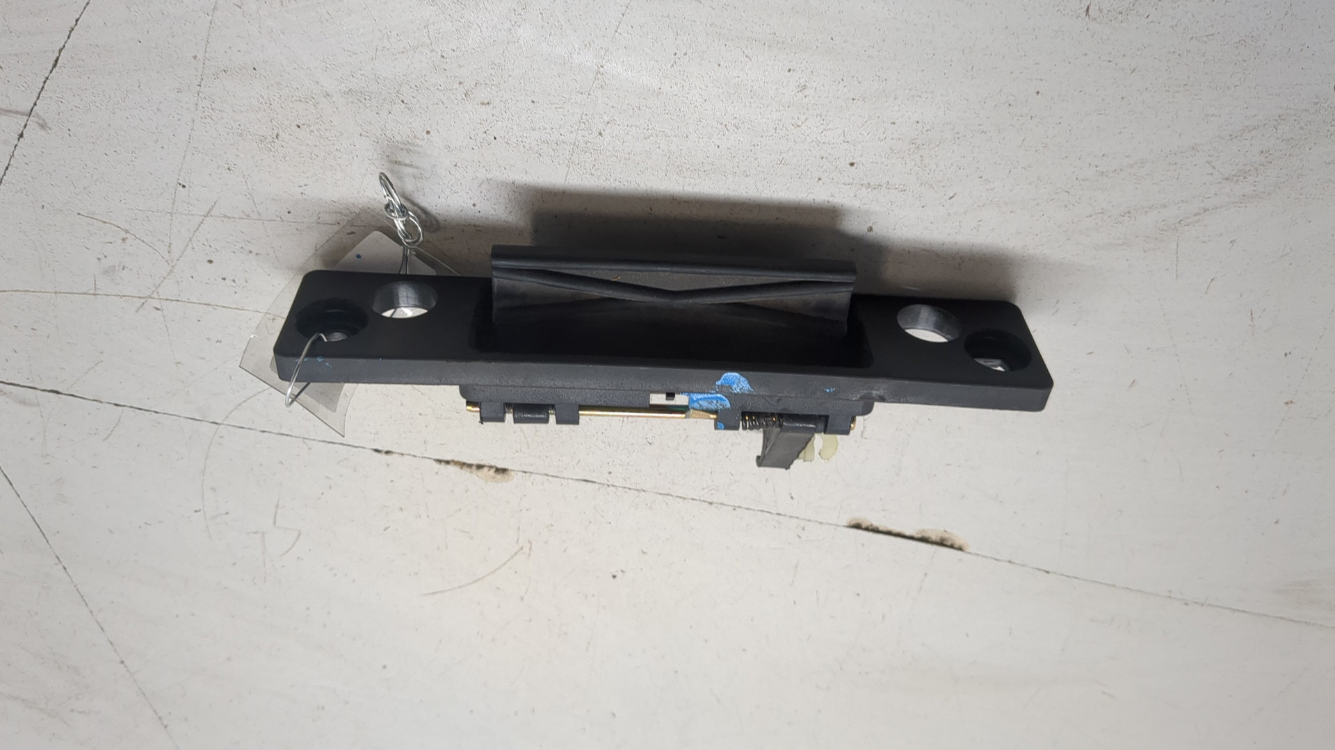 Кнопка открывания багажника