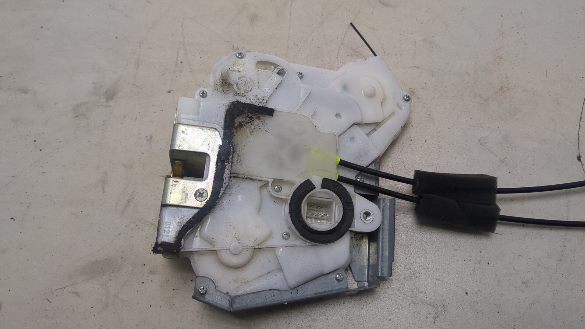 Замок двери задней правой