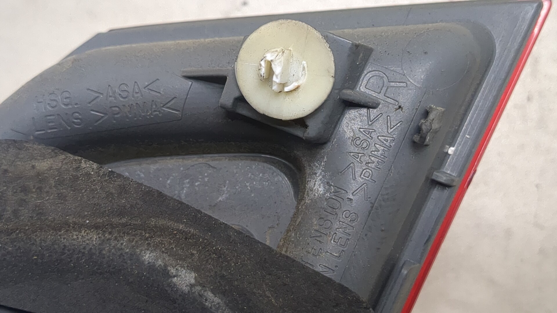 Фонарь задний внутренний правый