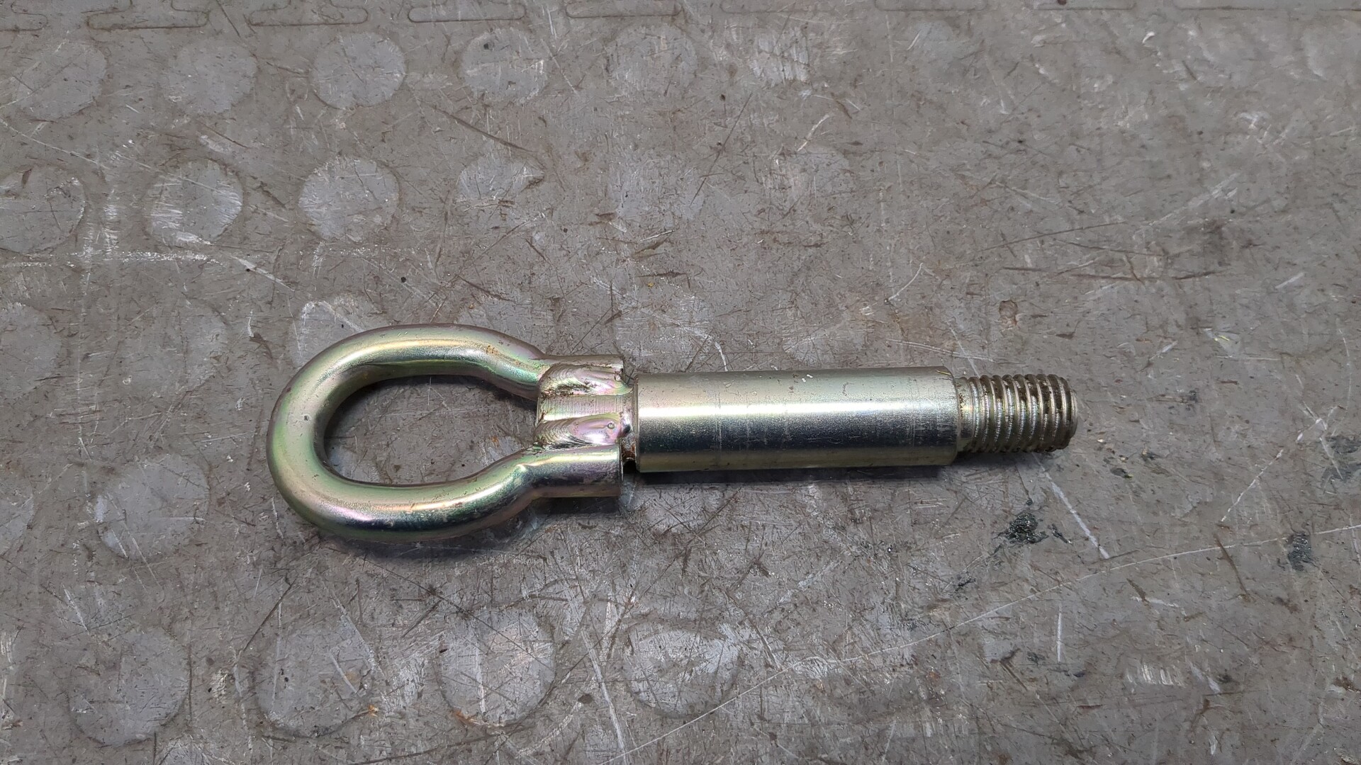 Крюк буксировочный