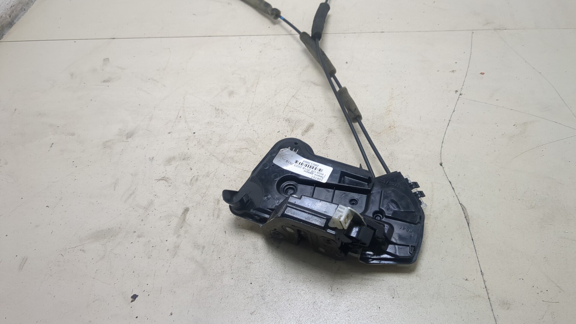 Замок двери передней правой