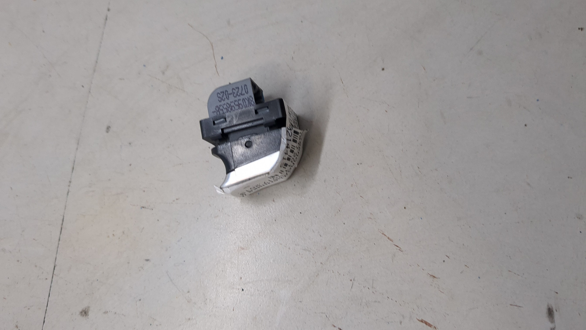 Кнопка стеклоподъемника