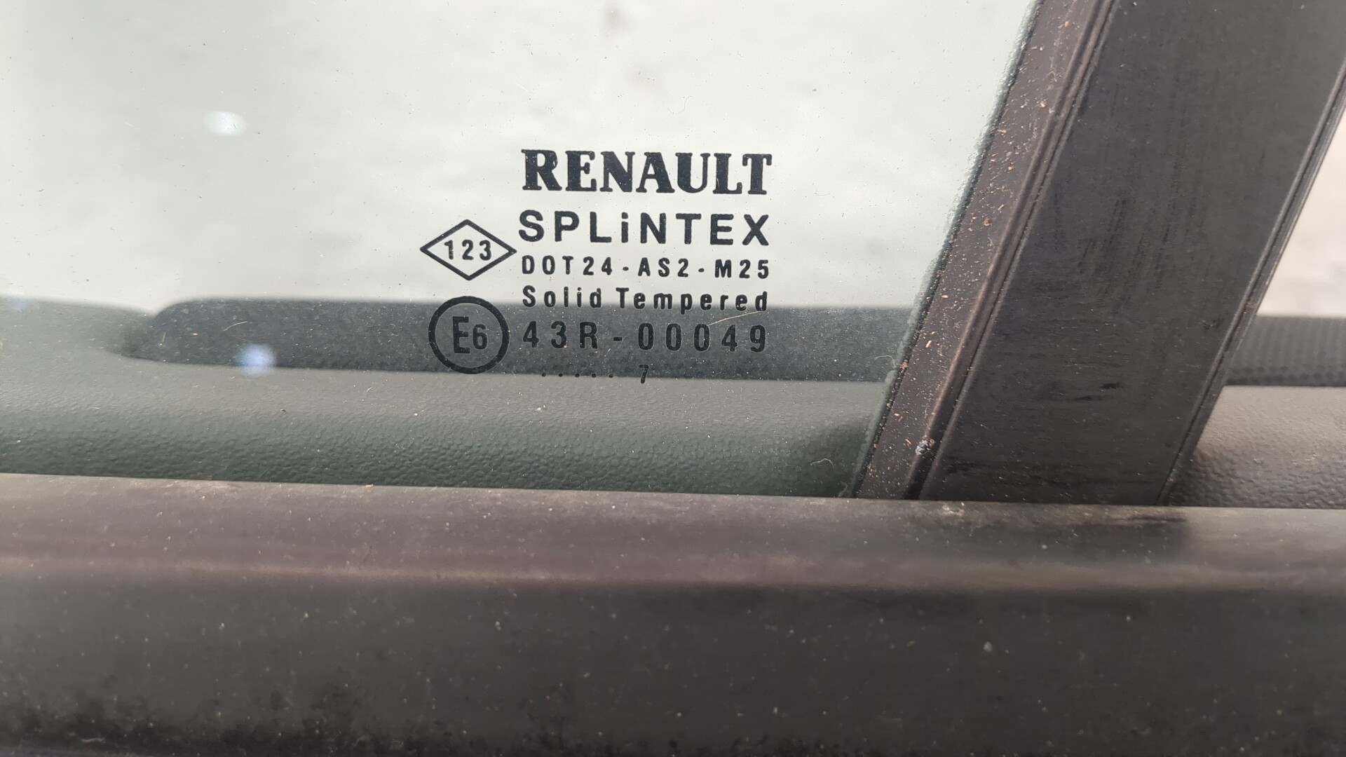 Дверь передняя левая