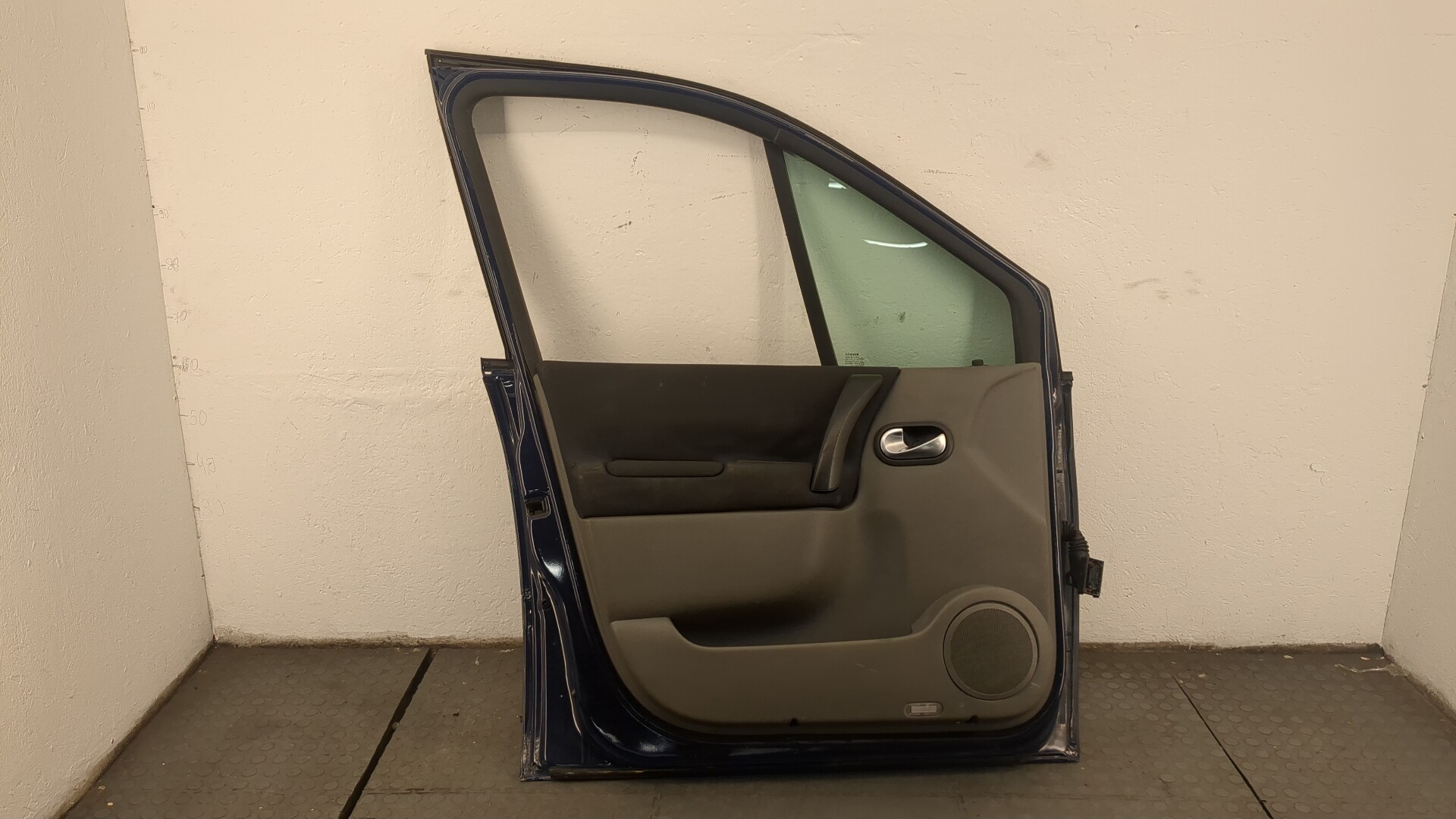 Дверь передняя левая