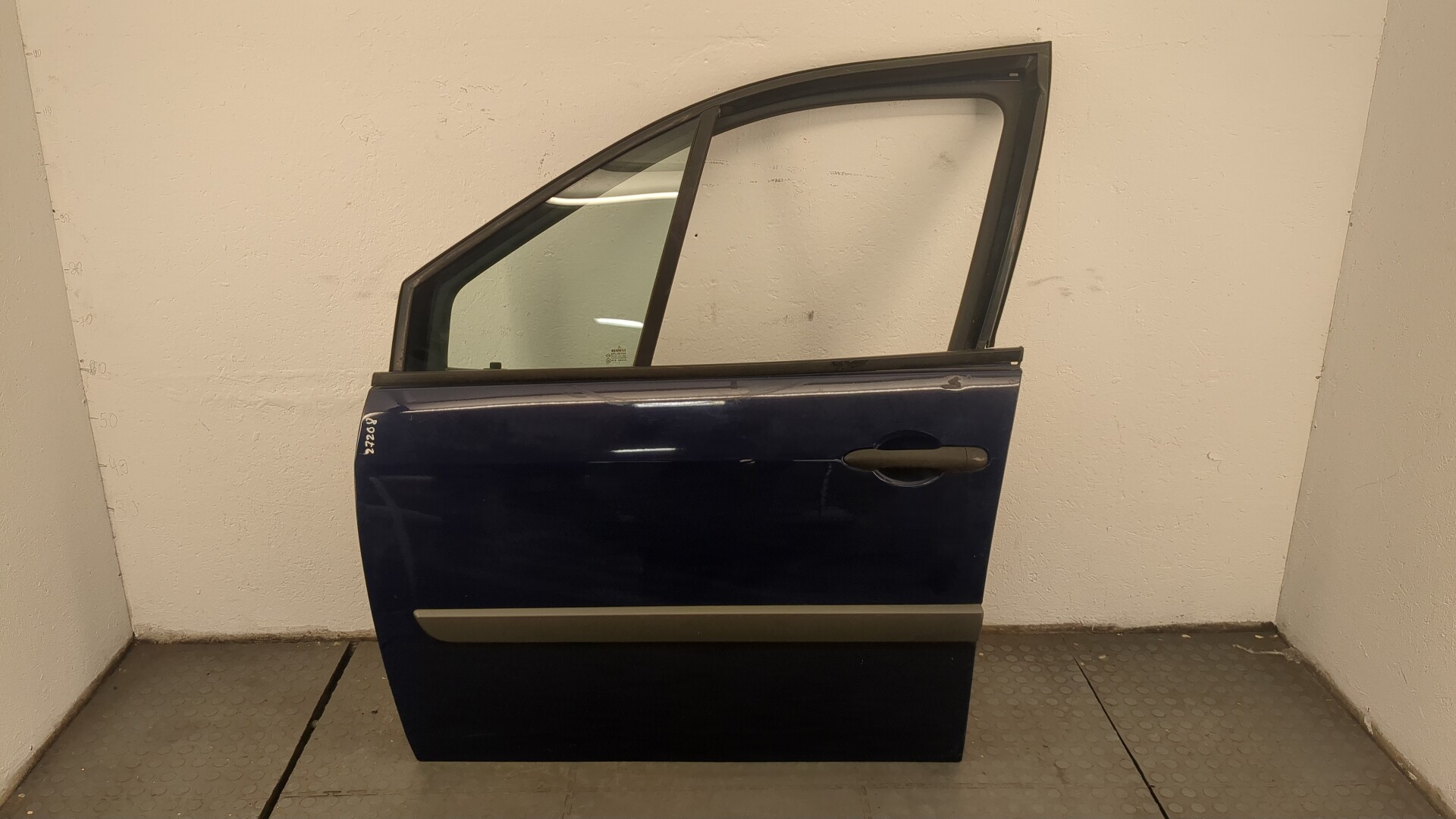 Дверь передняя левая