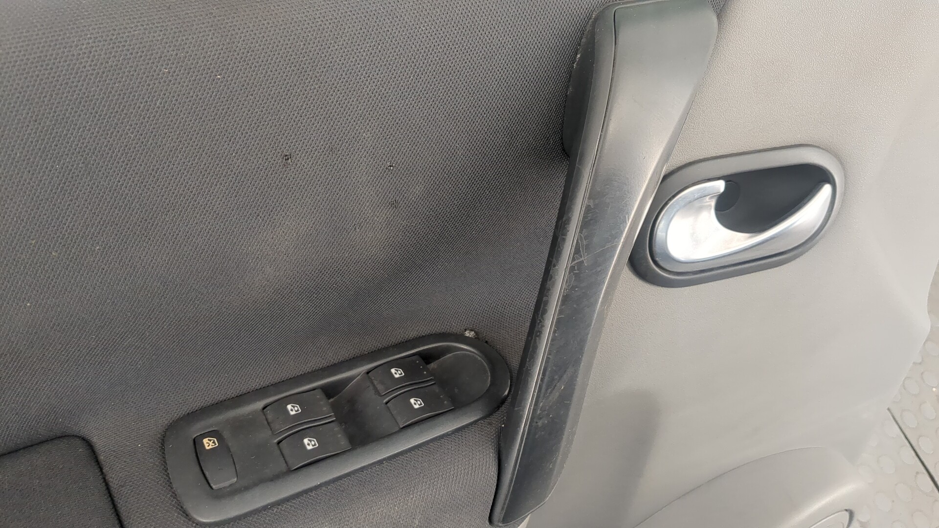 Дверь передняя левая