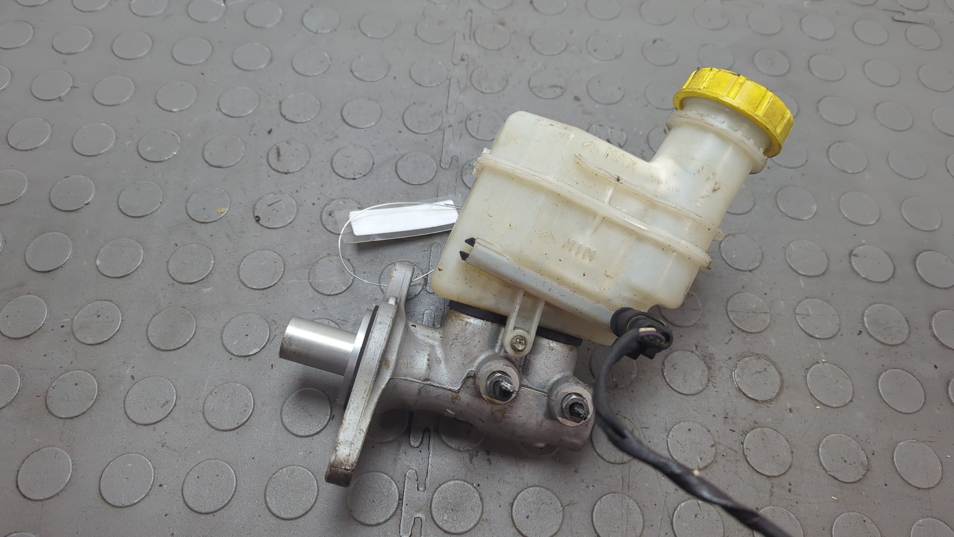 Цилиндр тормозной главный