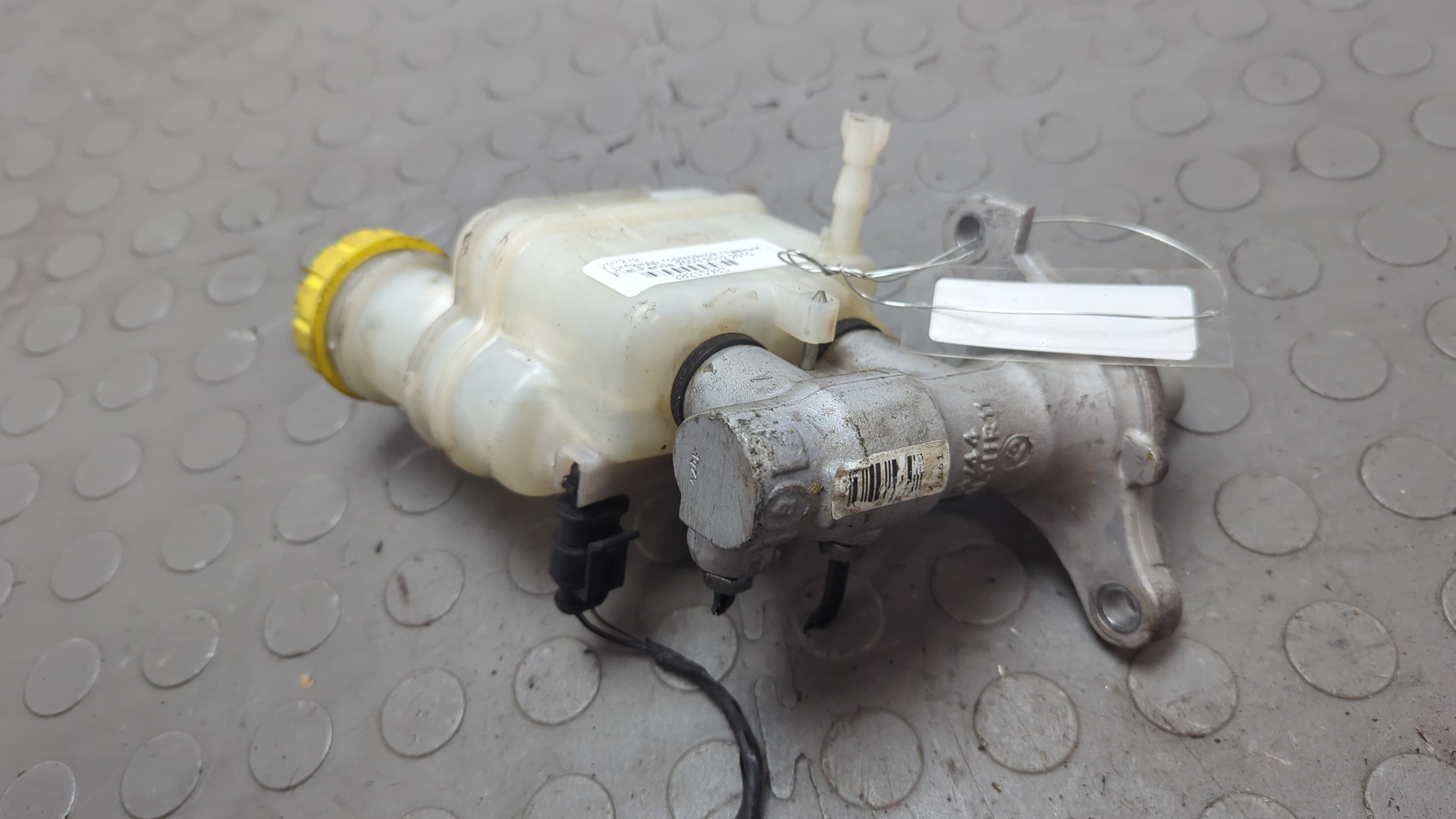 Цилиндр тормозной главный