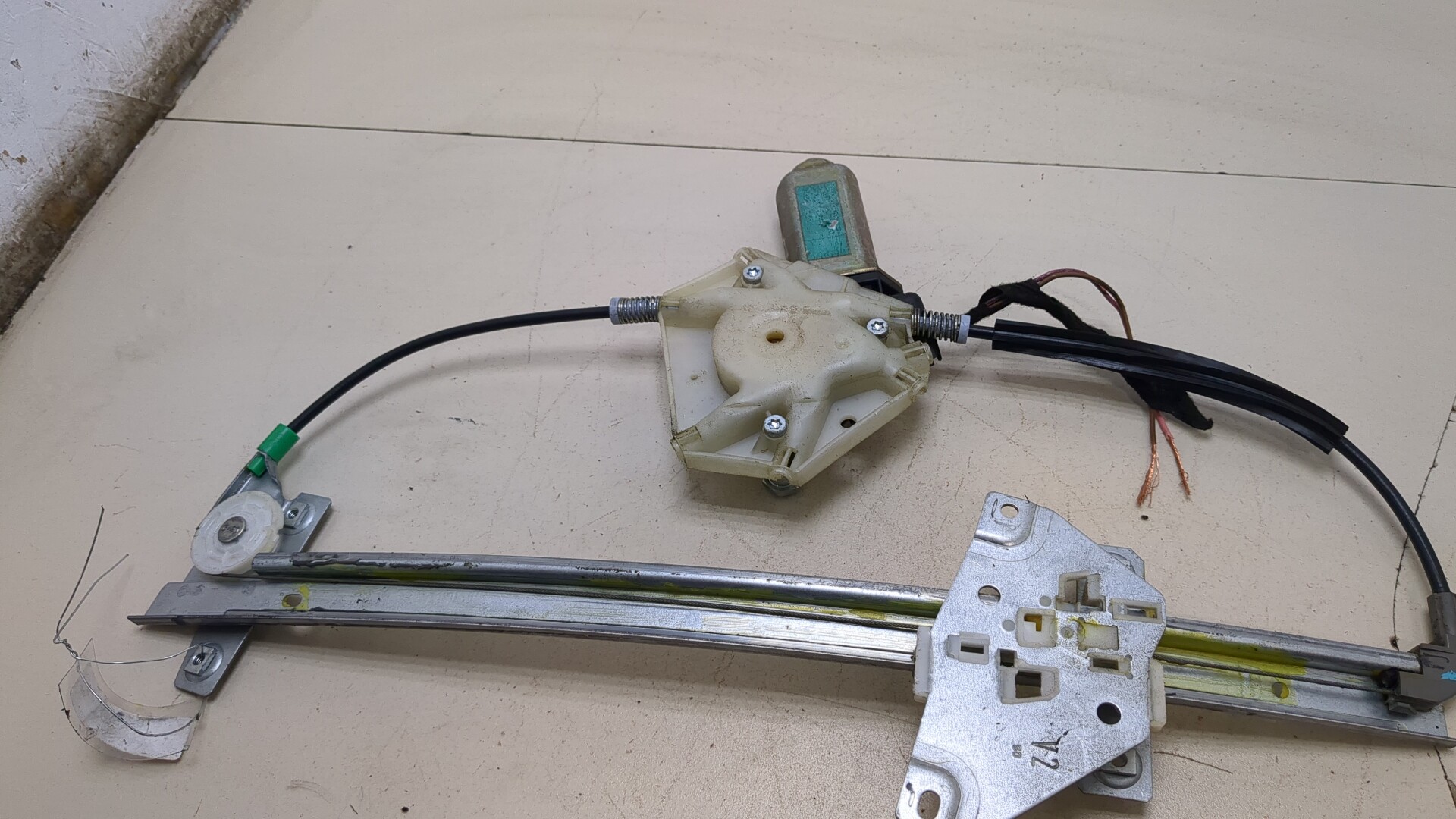 Стеклоподъемник электр. передний правый