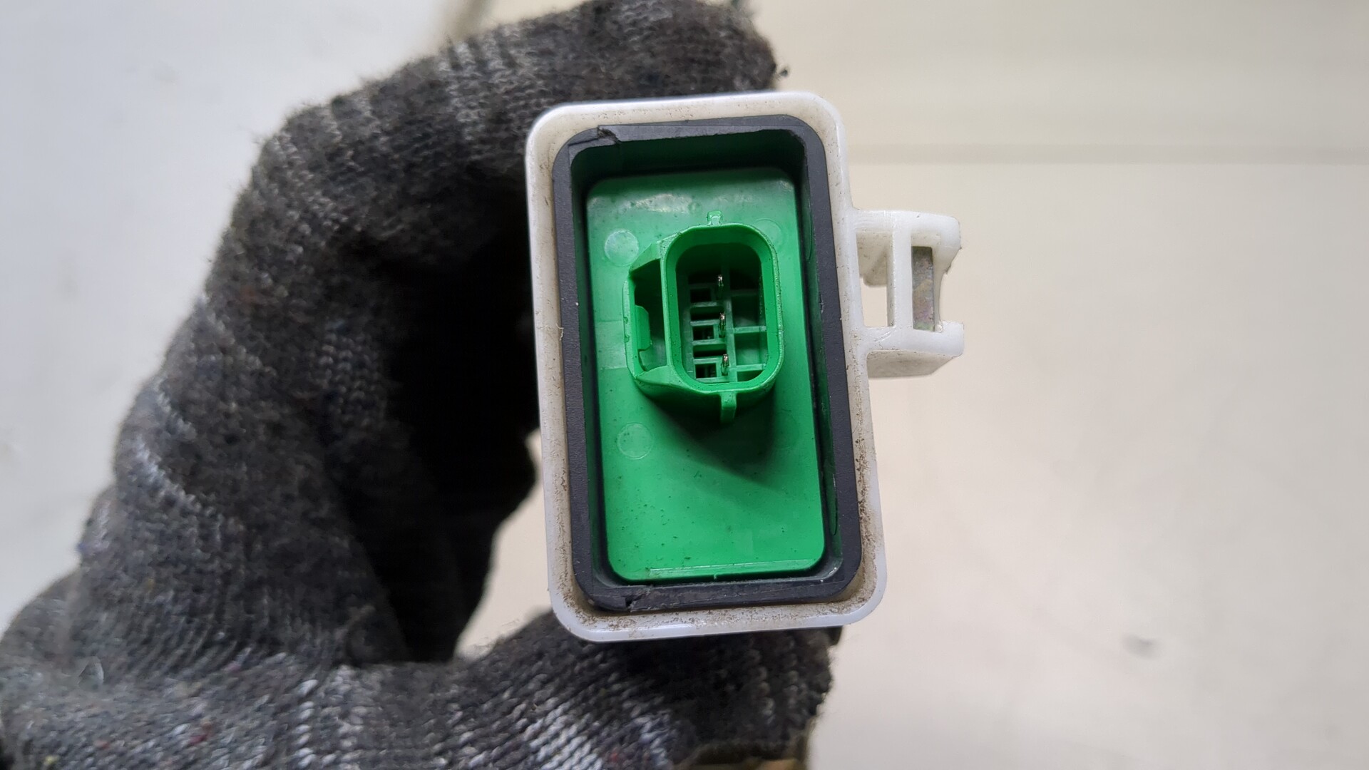 Замок двери передней правой