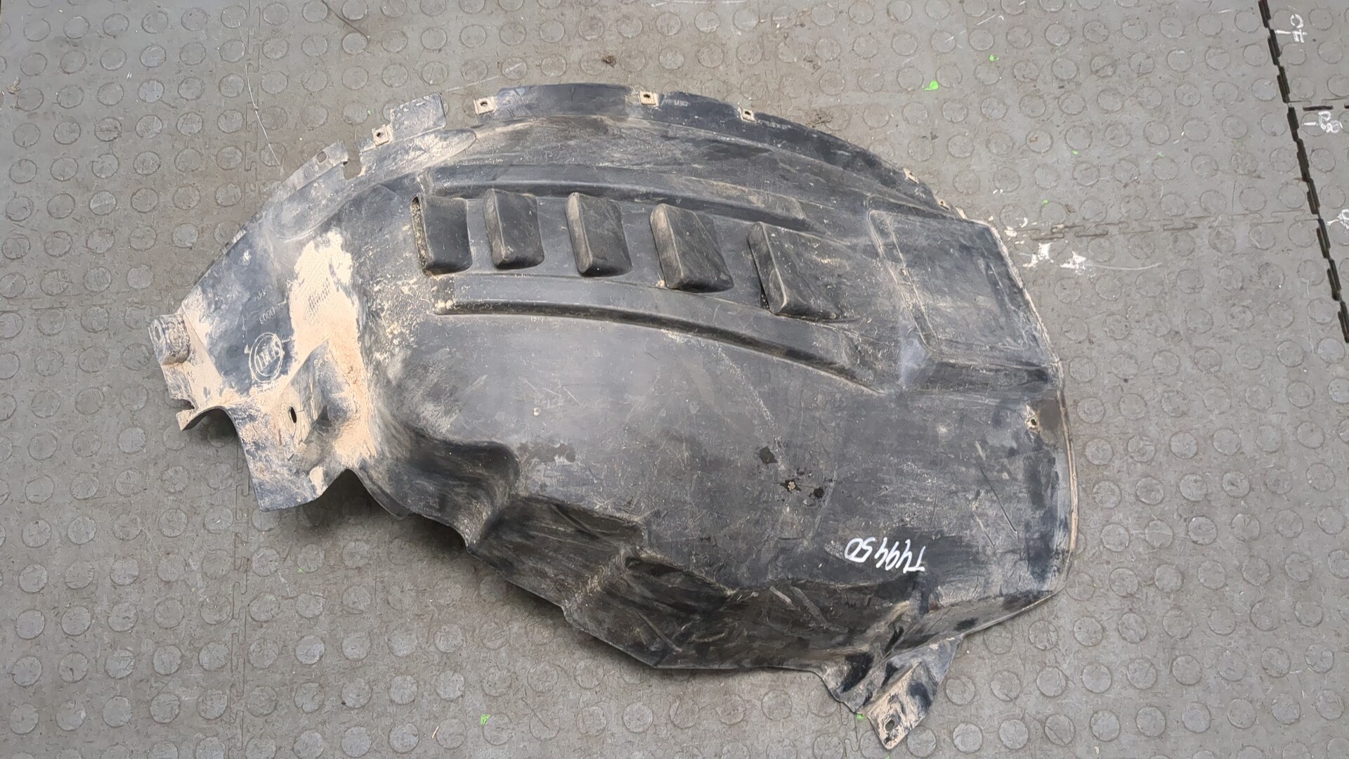 Локер передний левый