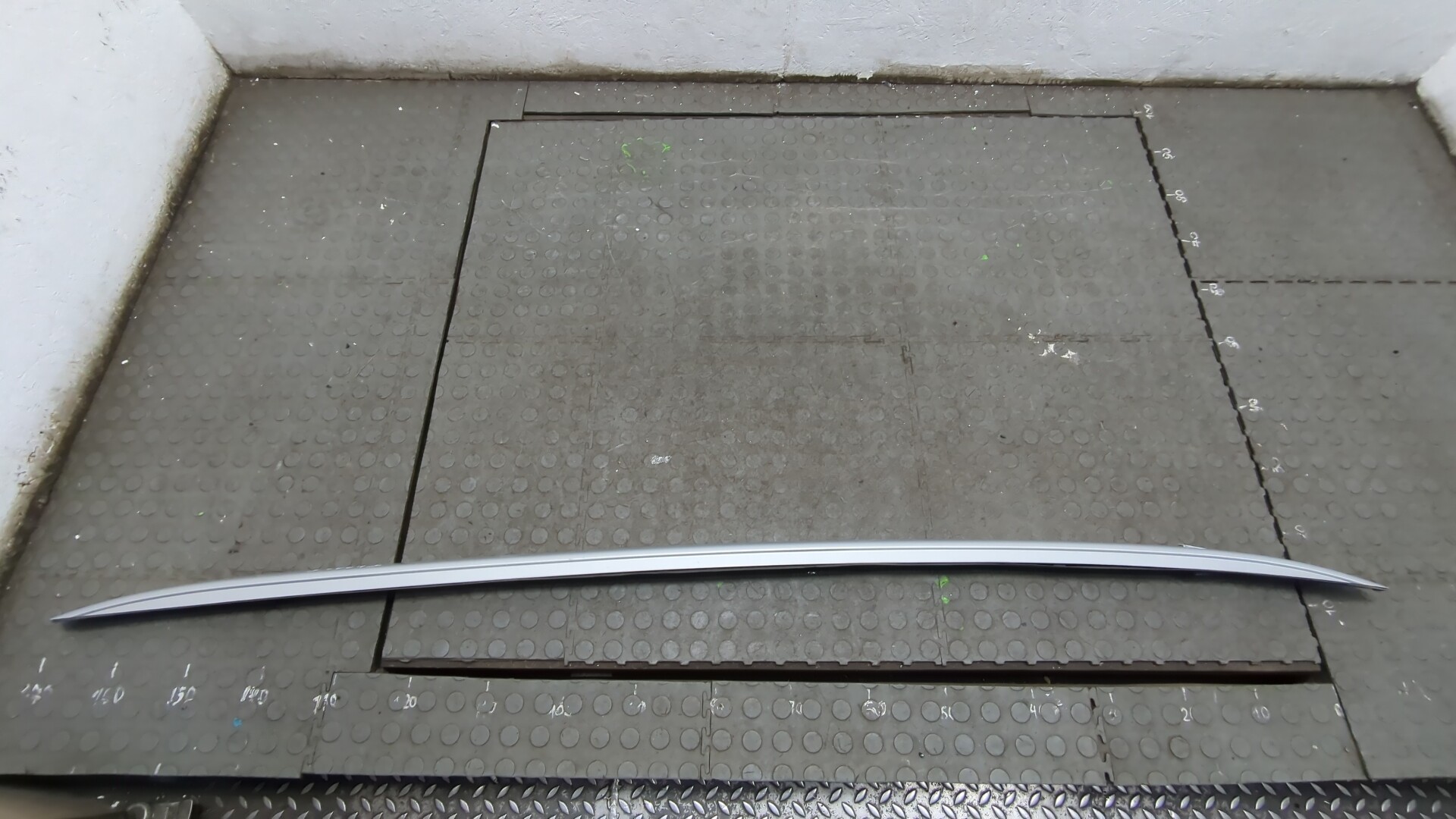 Рейлинг (релинг) правый (планка на крышу)