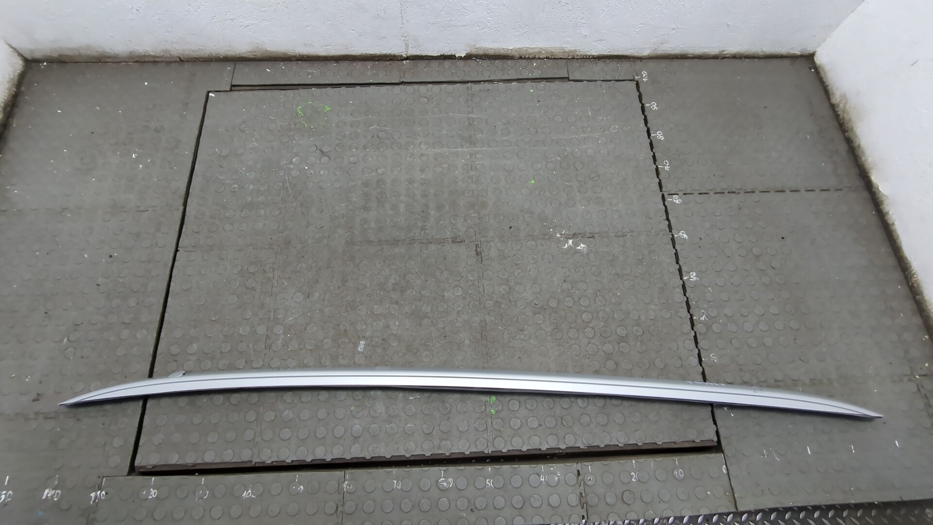 Рейлинг (релинг) левый (планка на крышу)