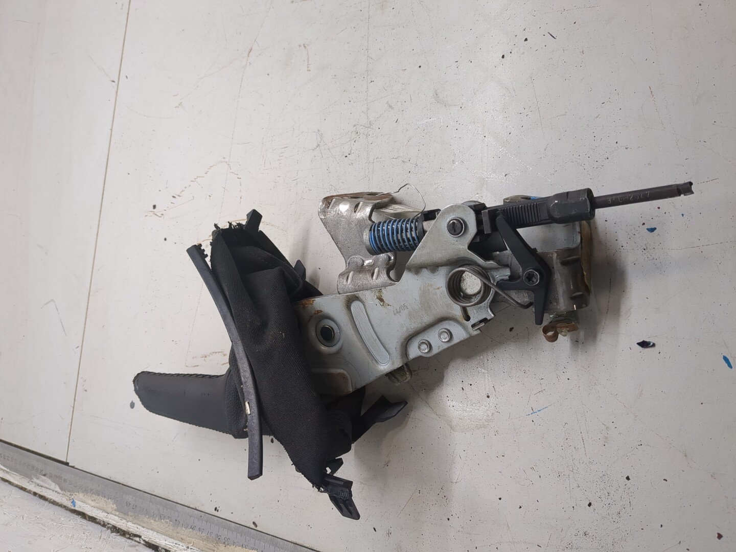 Рычаг стояночного тормоза