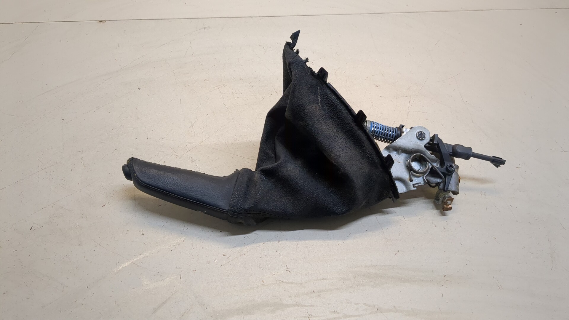 Рычаг стояночного тормоза