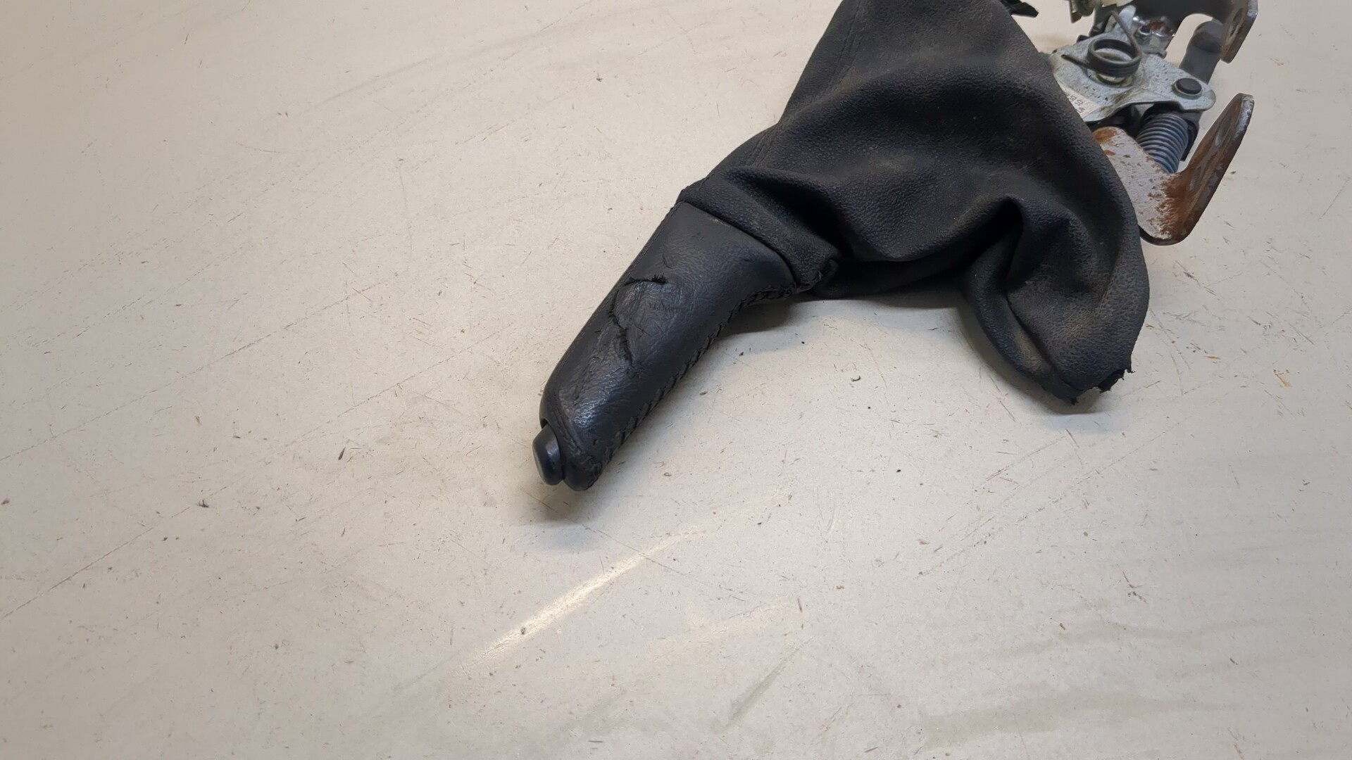 Рычаг стояночного тормоза