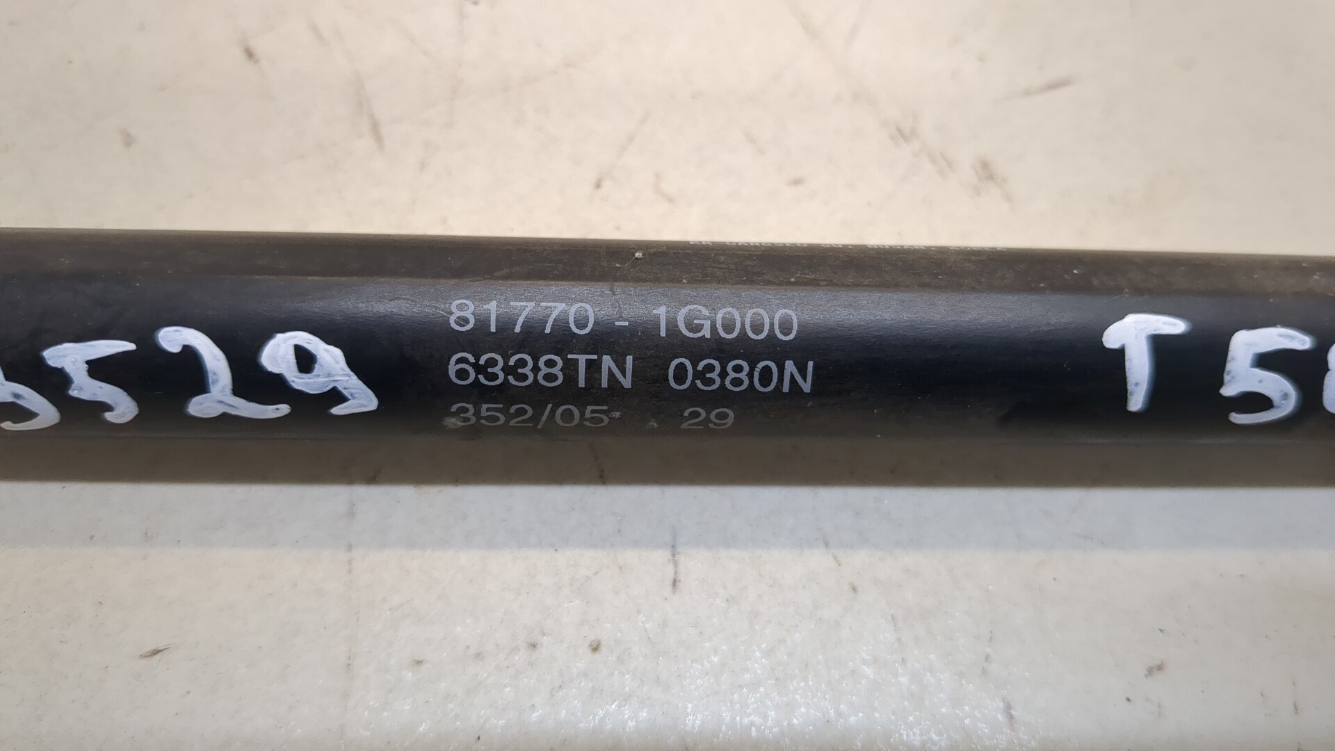 Амортизатор крышки багажника