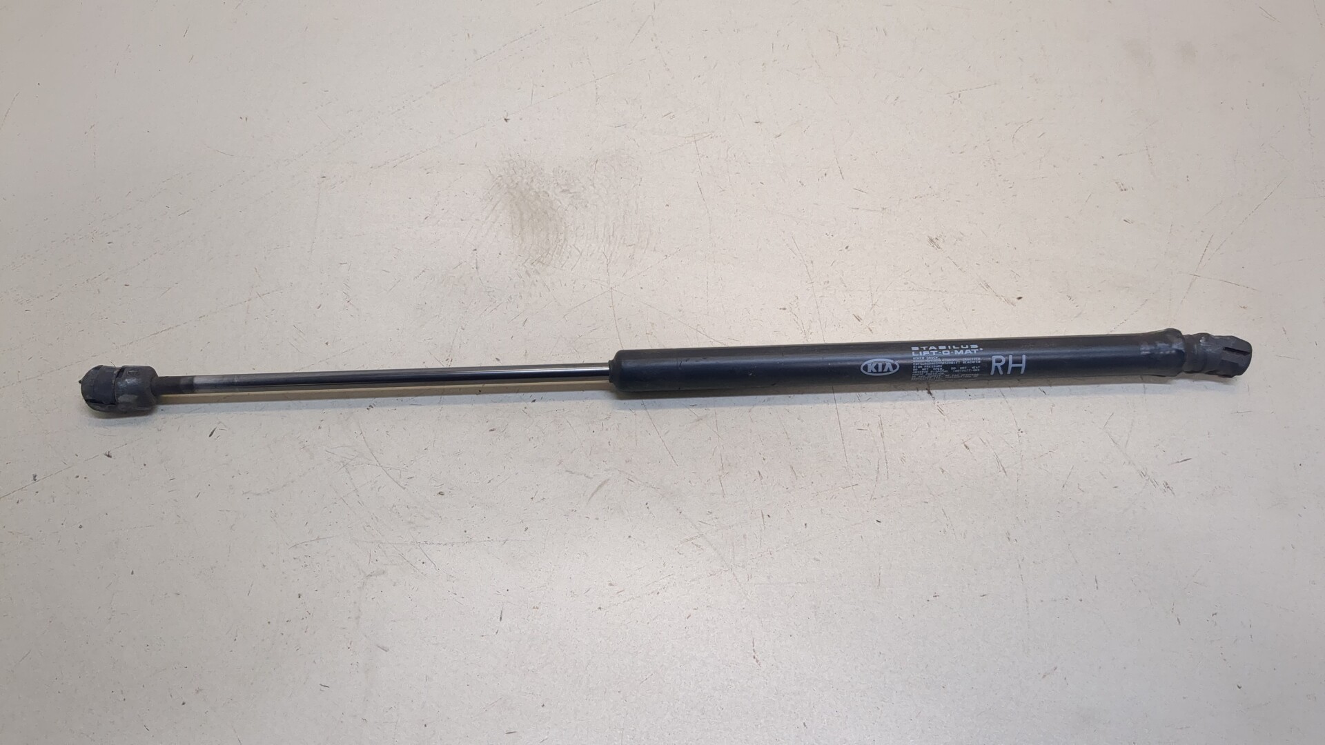 Амортизатор крышки багажника