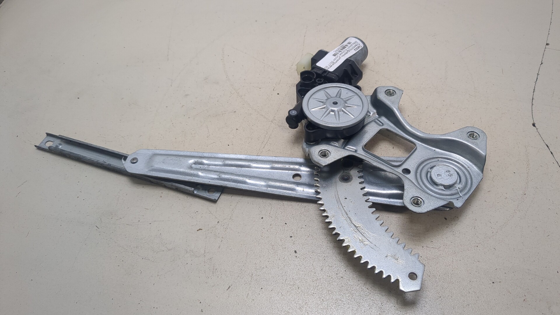 Стеклоподъемник электр. задний левый