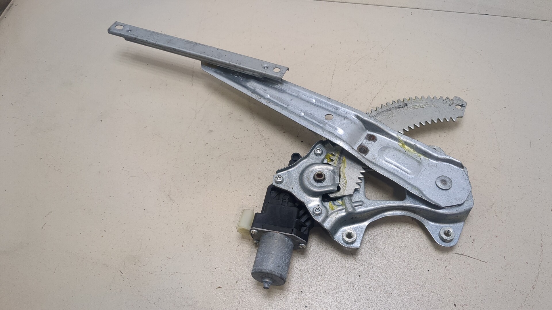 Стеклоподъемник электр. задний левый