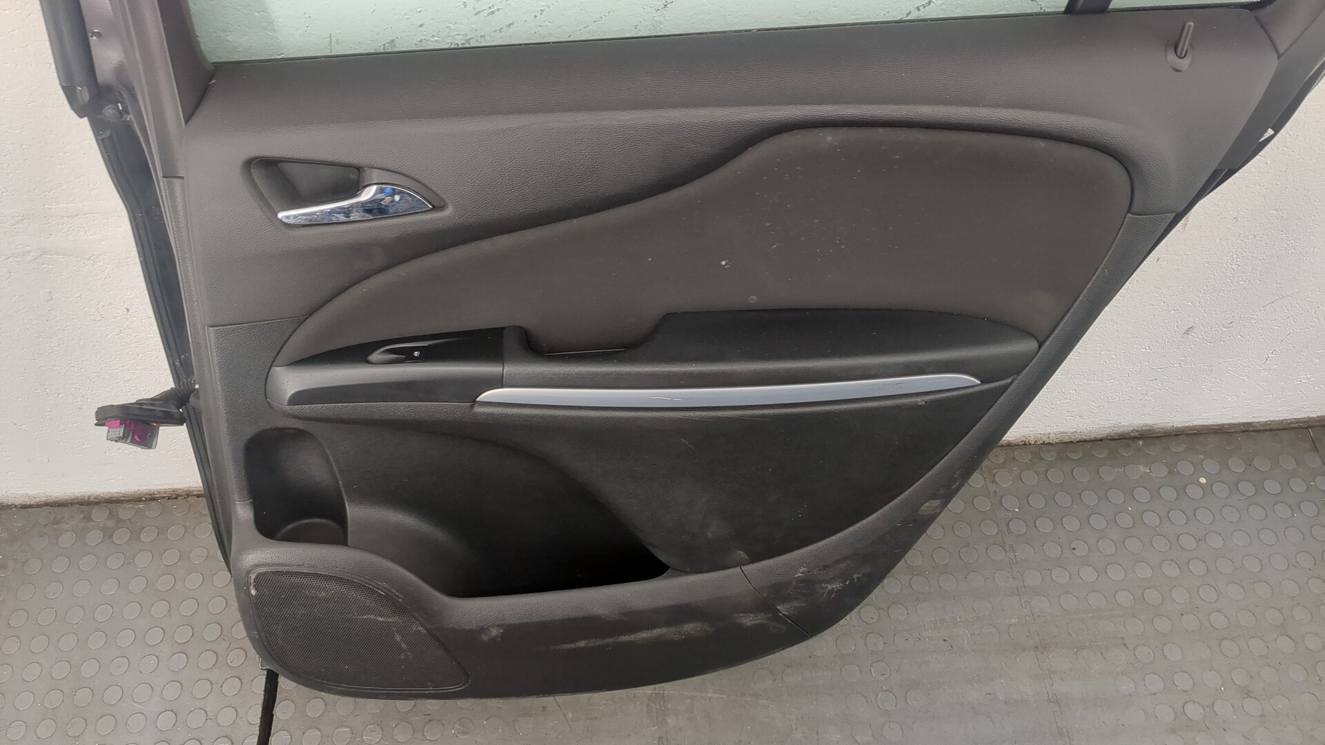 Дверь задняя правая