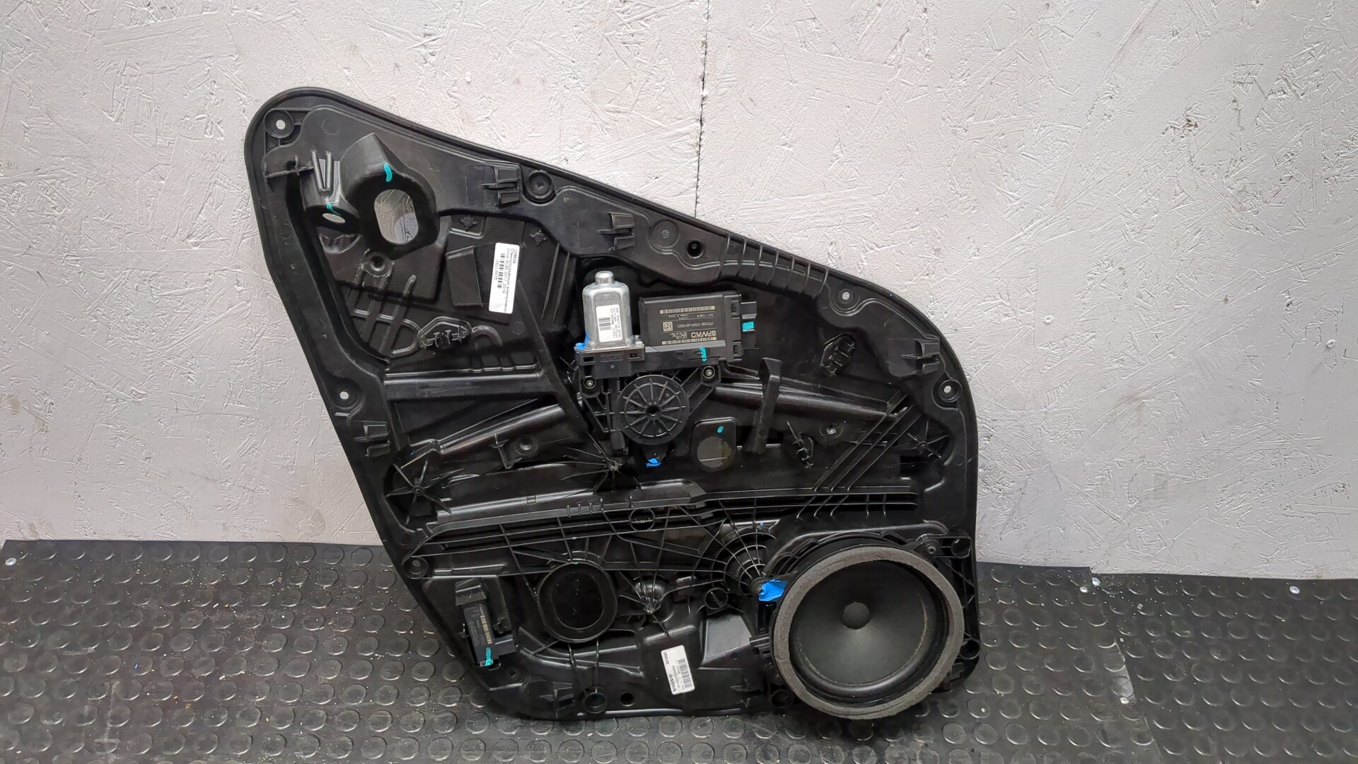 Стеклоподъемник электр. задний правый