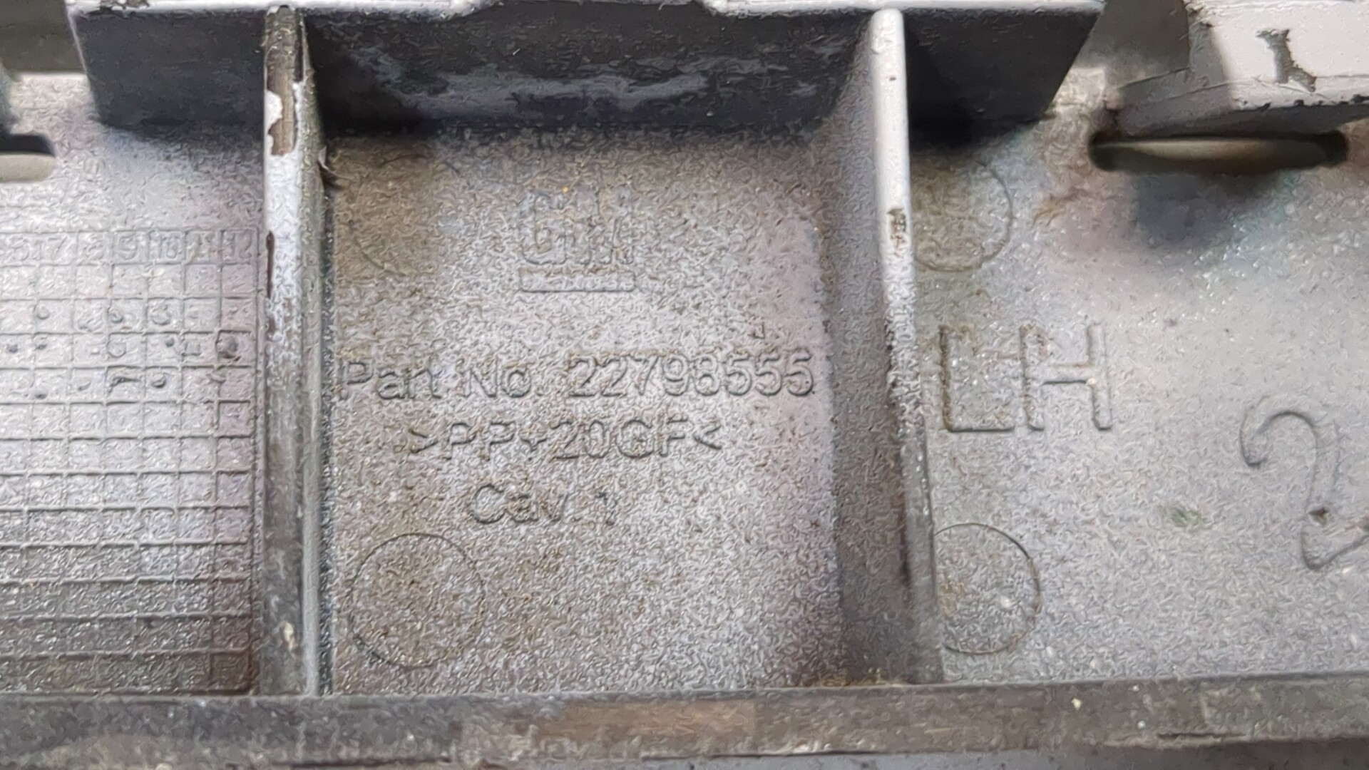 Крыло переднее левое