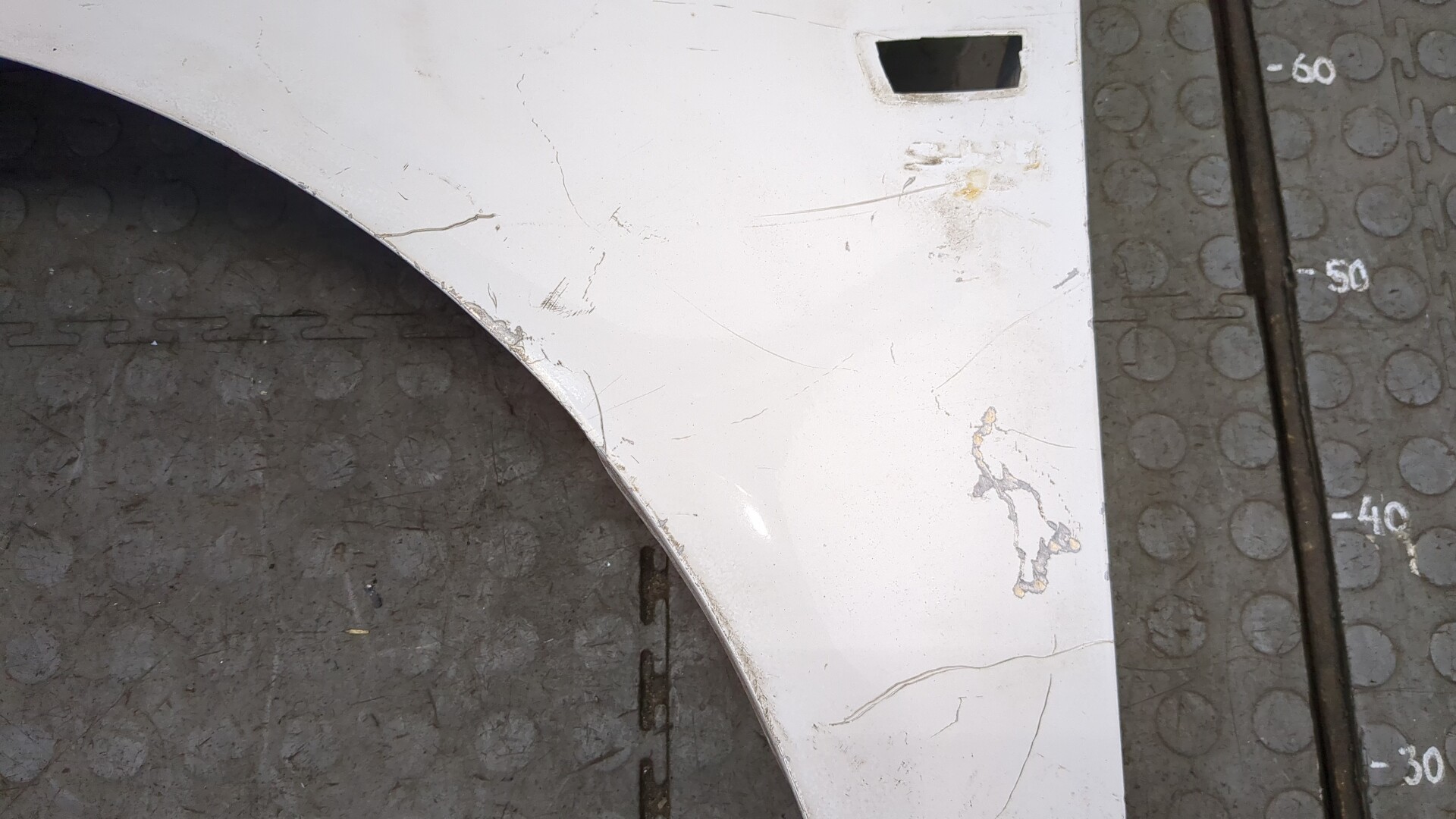 Крыло переднее левое