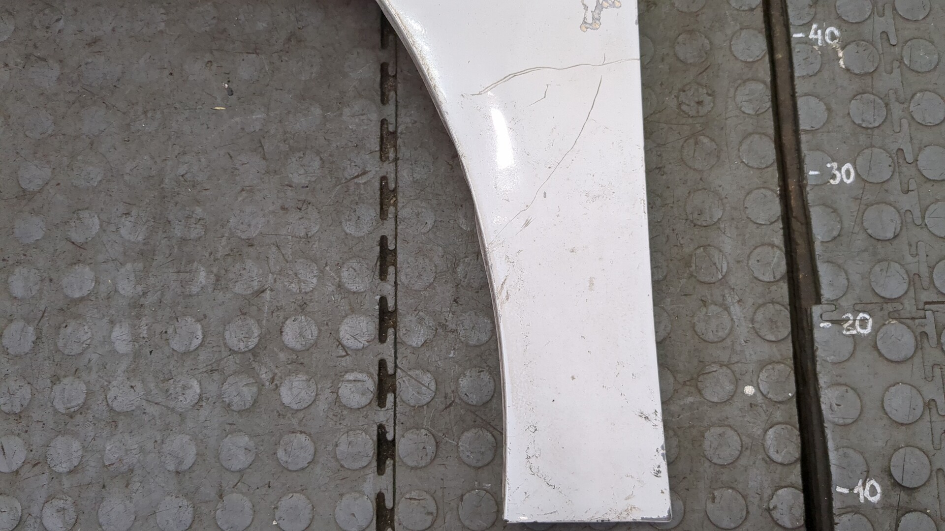 Крыло переднее левое