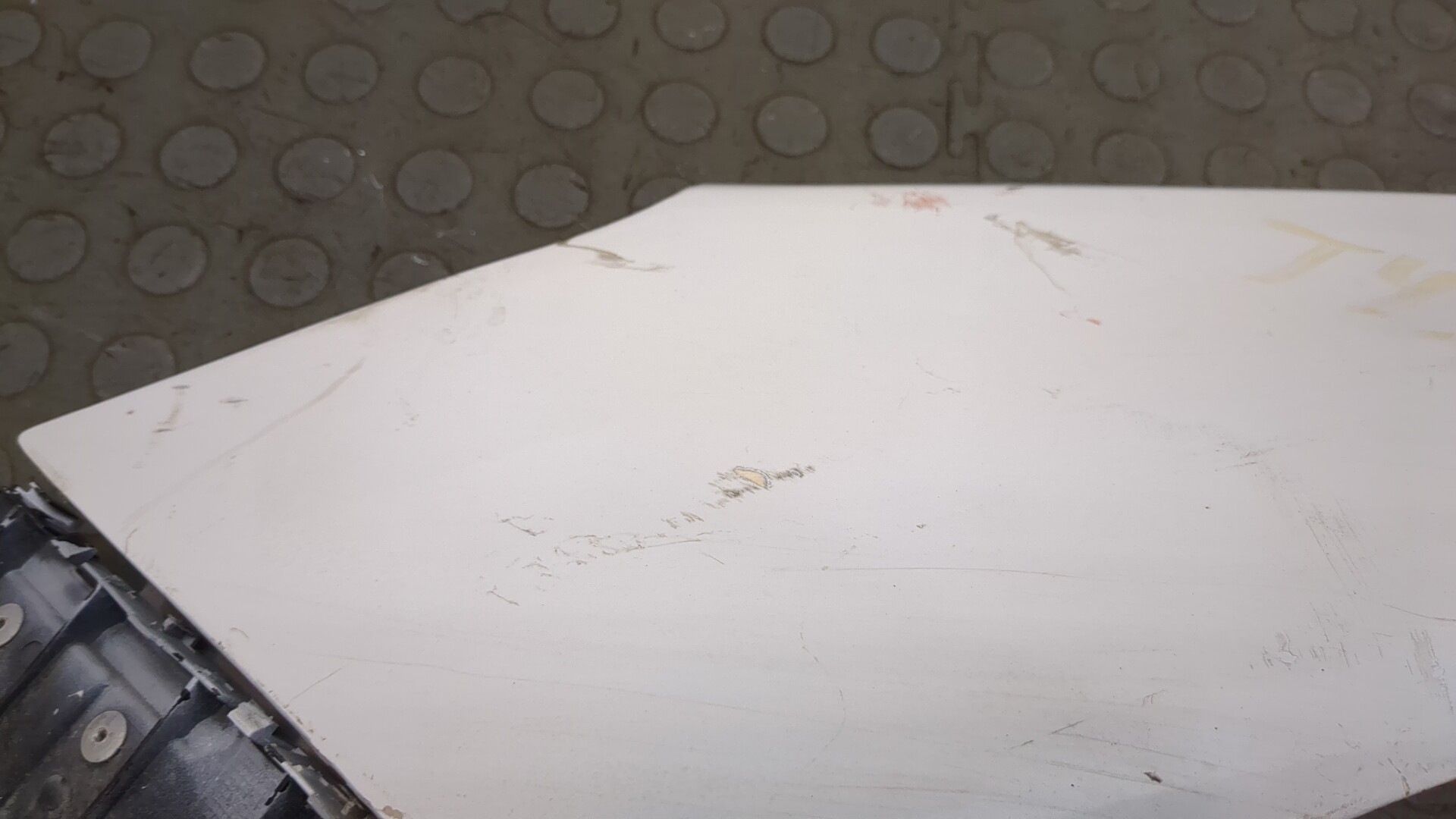 Крыло переднее левое