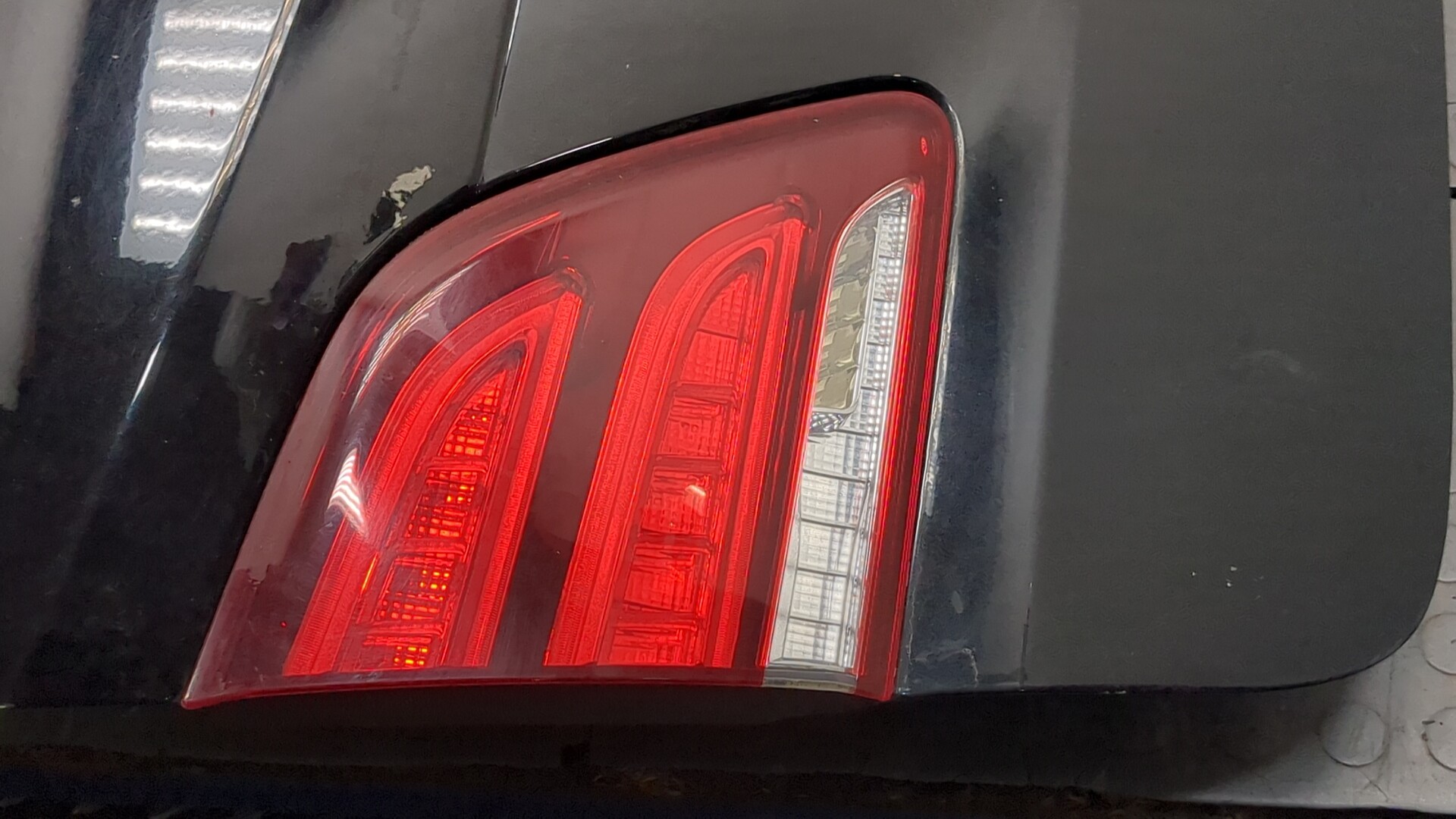 Дверь багажника