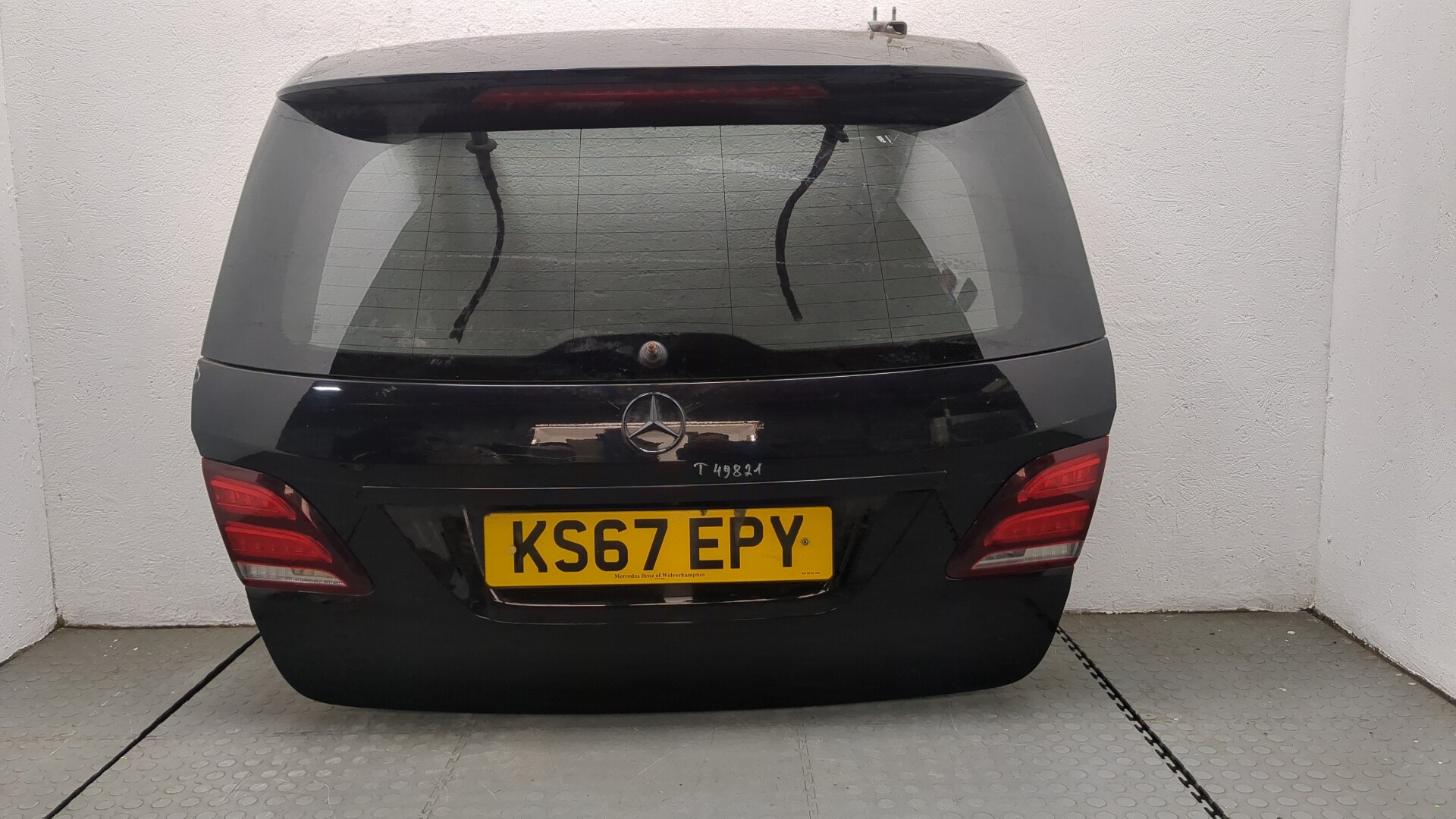 Дверь багажника