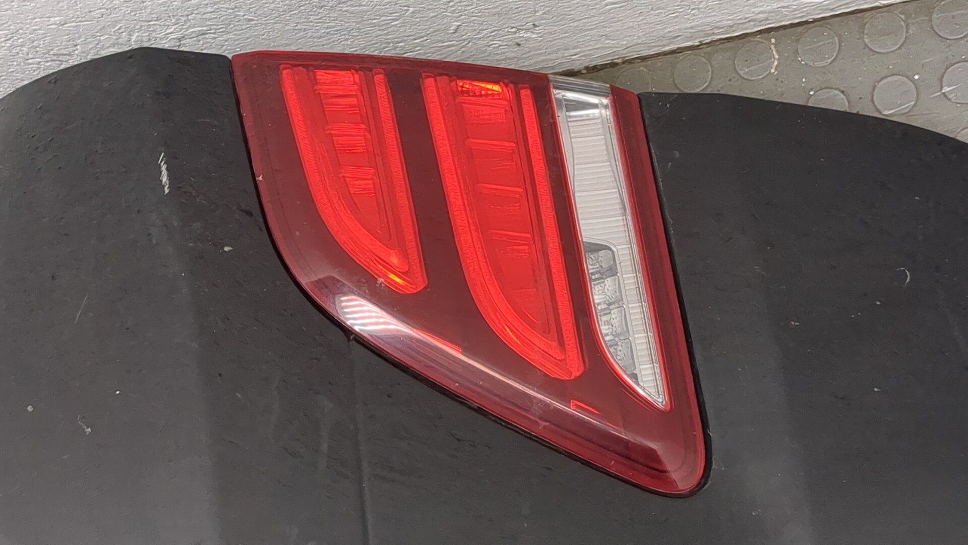 Дверь багажника