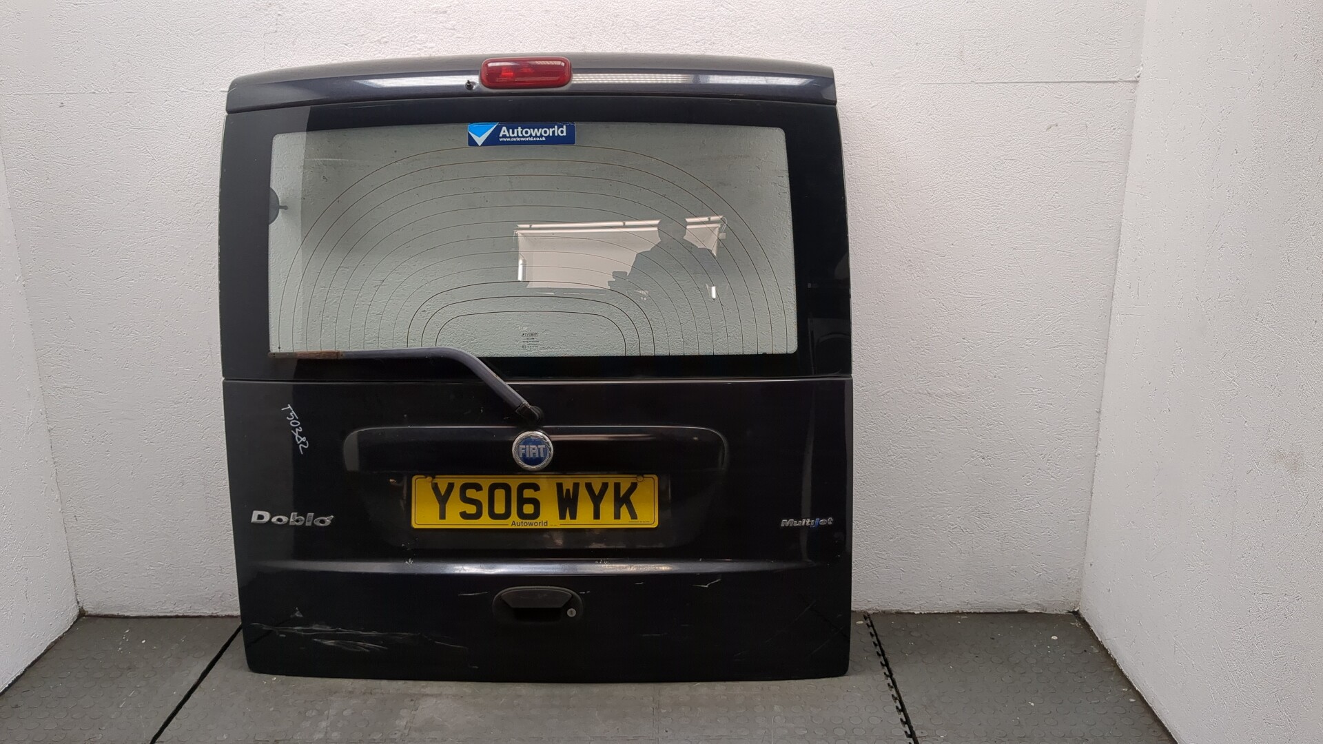 Дверь багажника