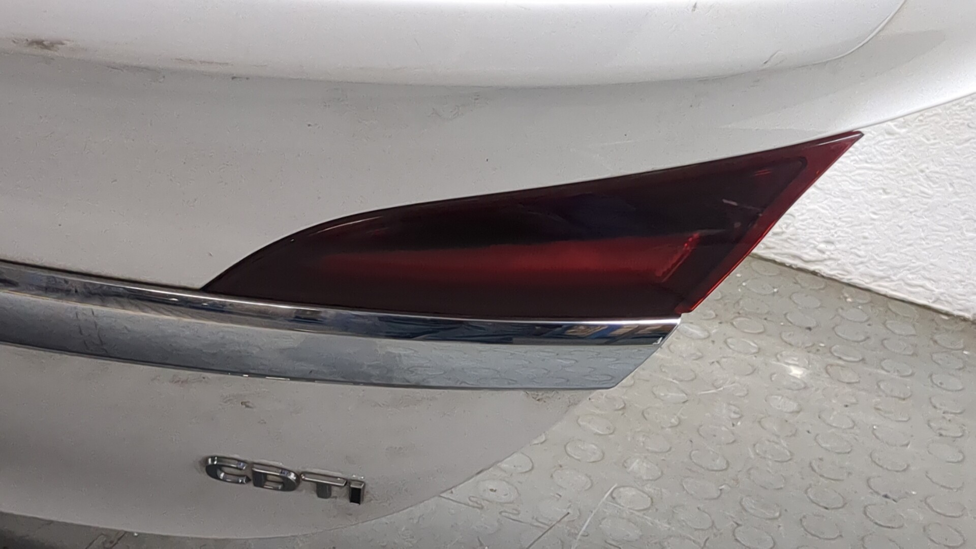 Дверь багажника