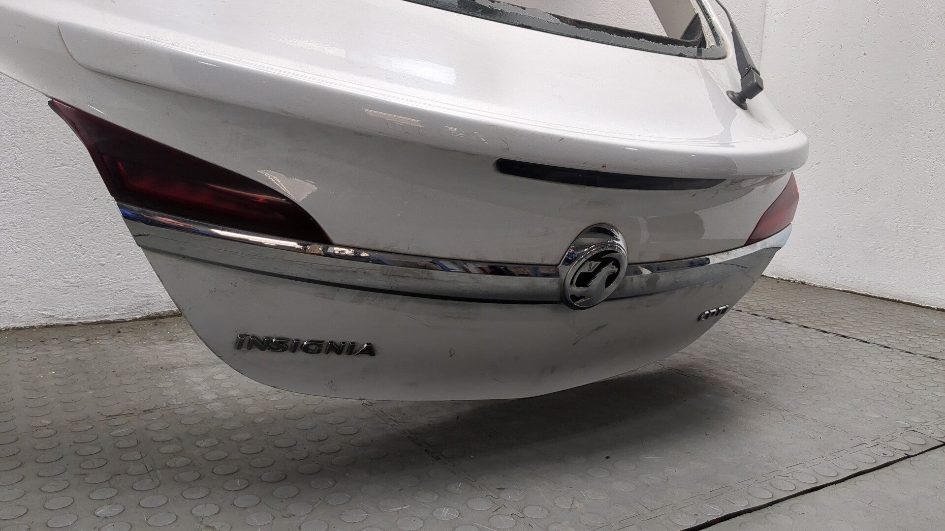 Дверь багажника