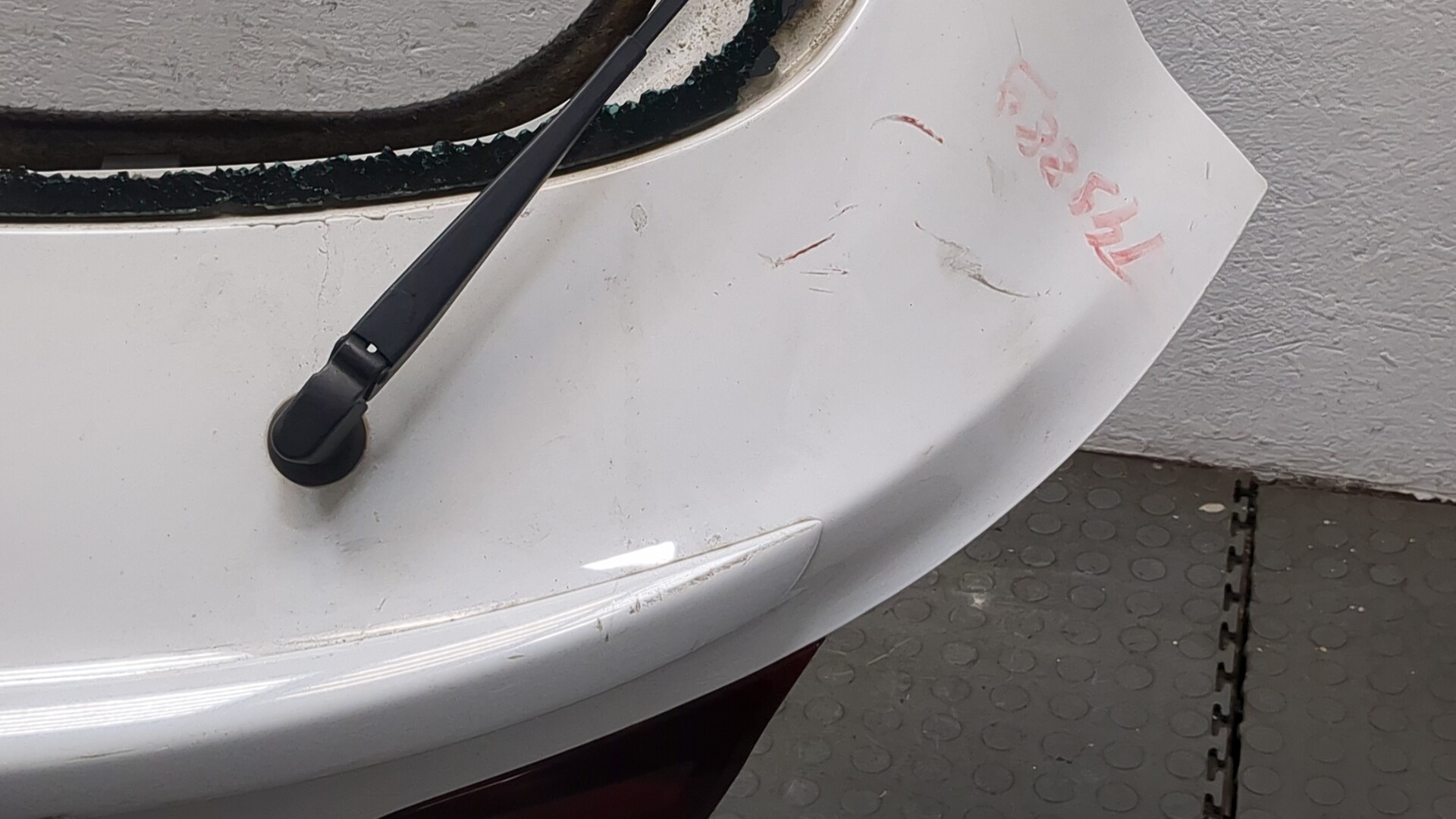 Дверь багажника