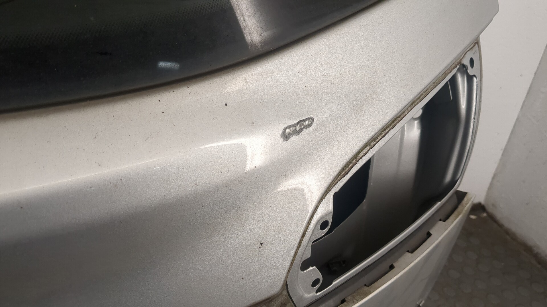 Дверь багажника