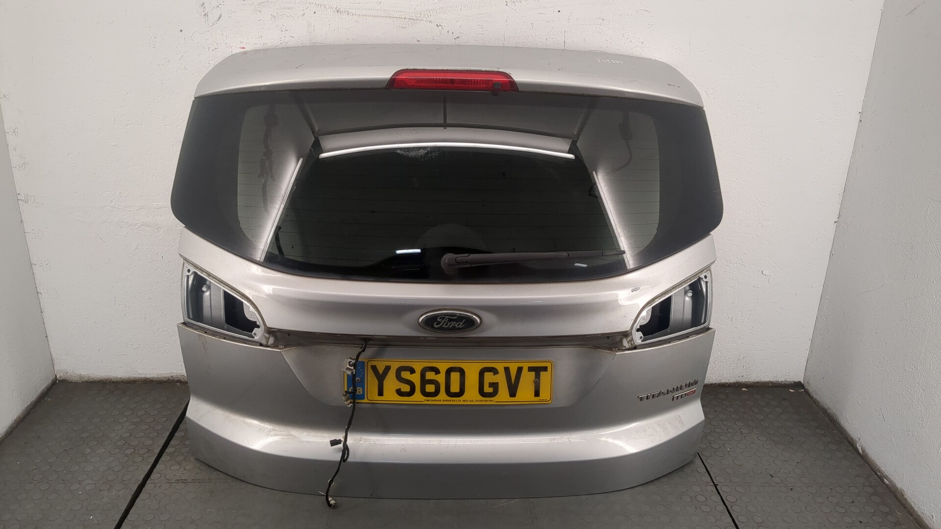 Дверь багажника